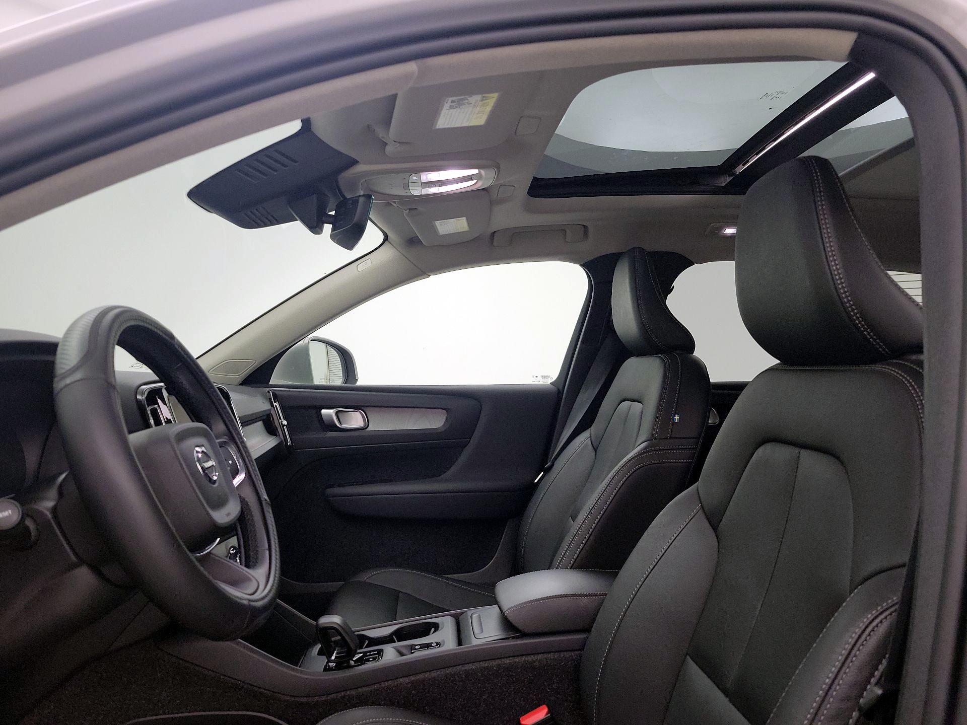 Thumbnail: 2025 Volvo XC40 - 19