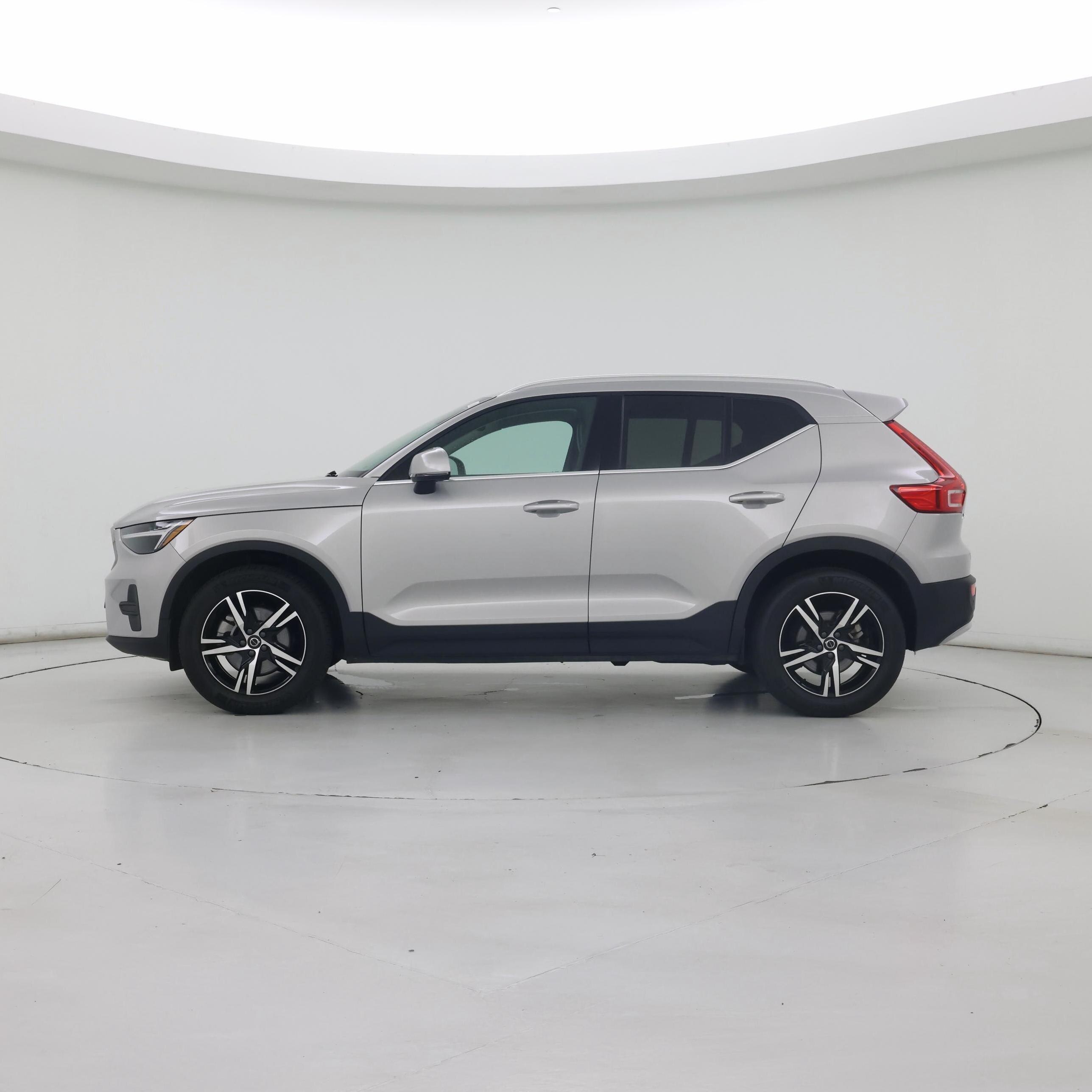 Thumbnail: 2025 Volvo XC40 - 3