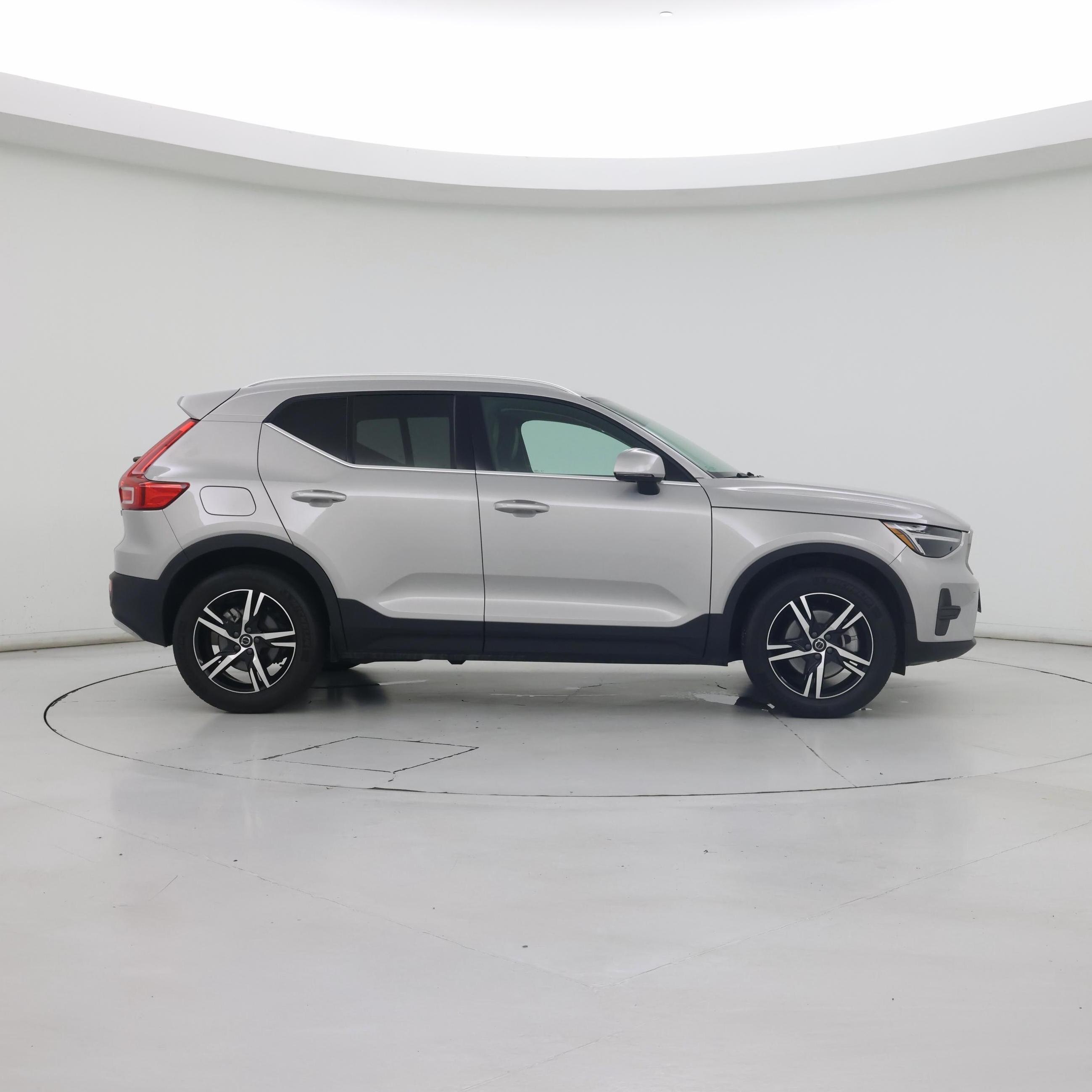 Thumbnail: 2025 Volvo XC40 - 7