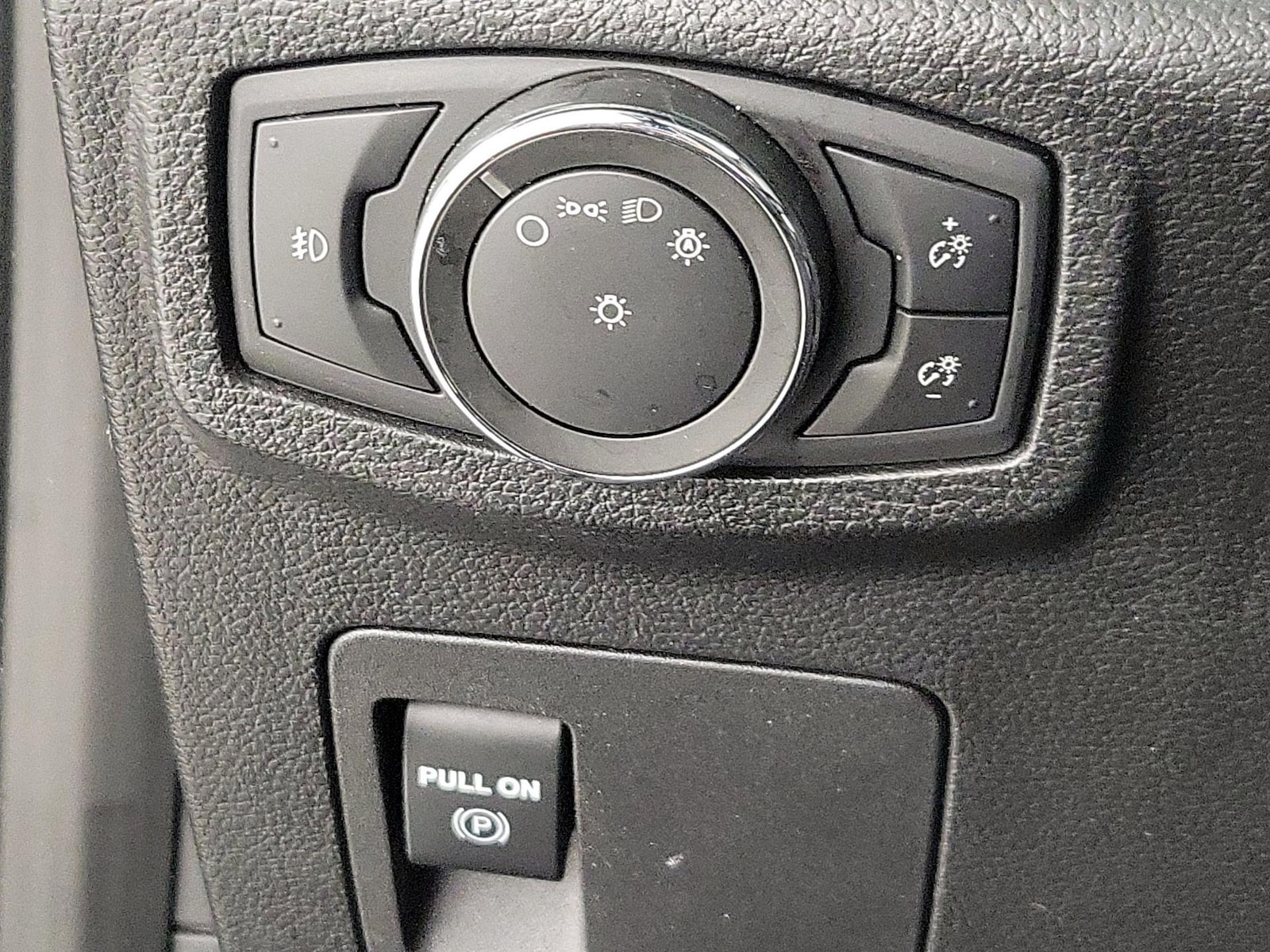 2021 Ford Expedition STX - Photo 14
