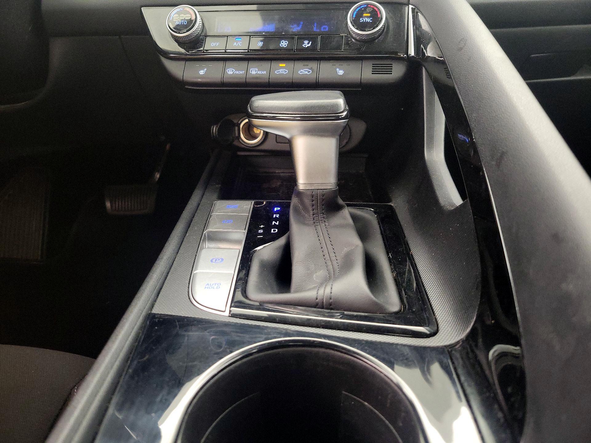 Thumbnail: 2022 Hyundai Elantra - 17