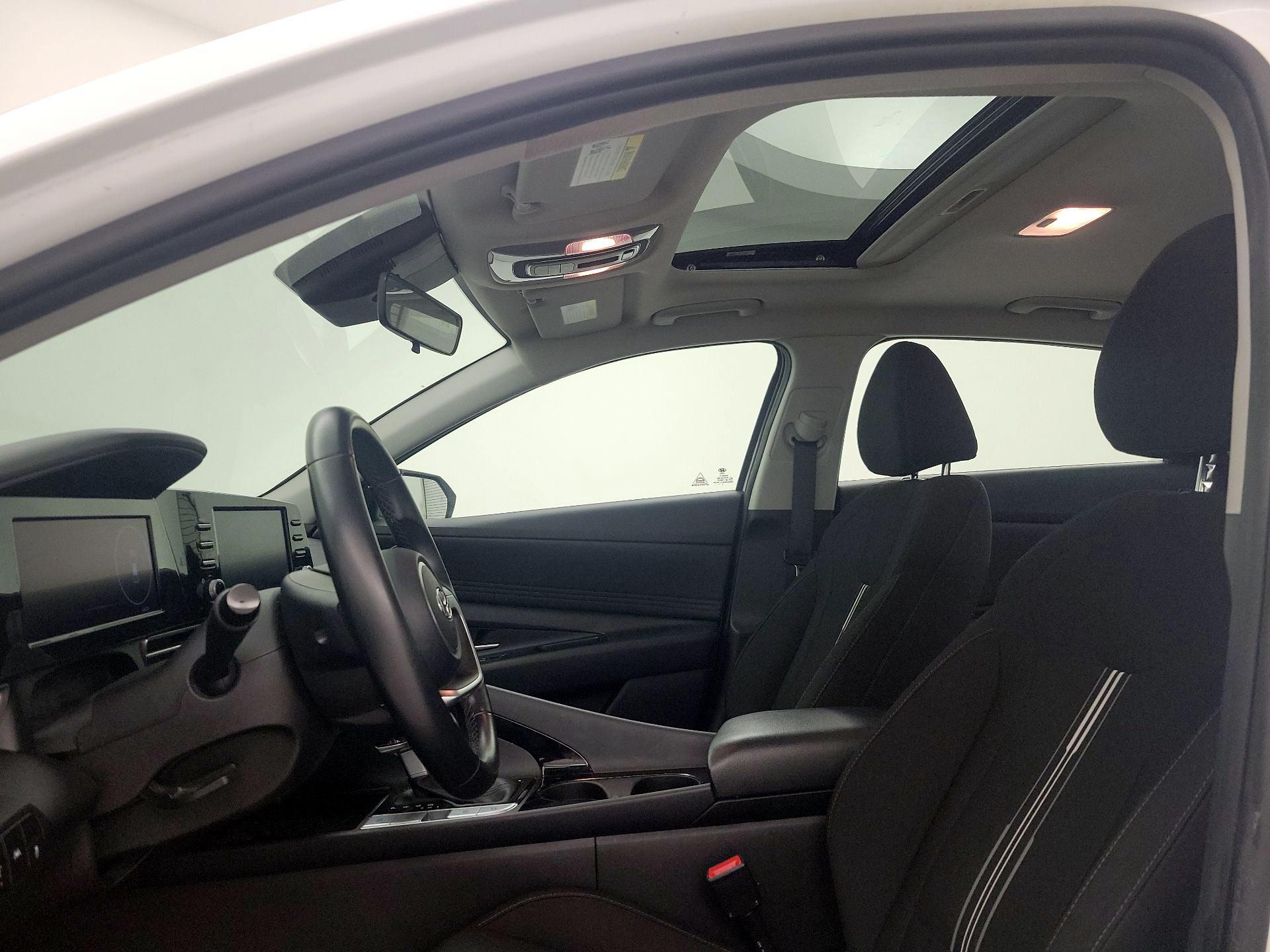 Thumbnail: 2022 Hyundai Elantra - 18