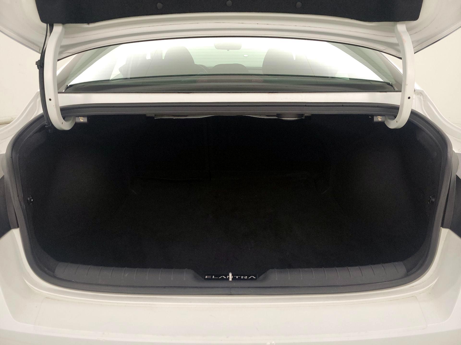 Thumbnail: 2022 Hyundai Elantra - 20