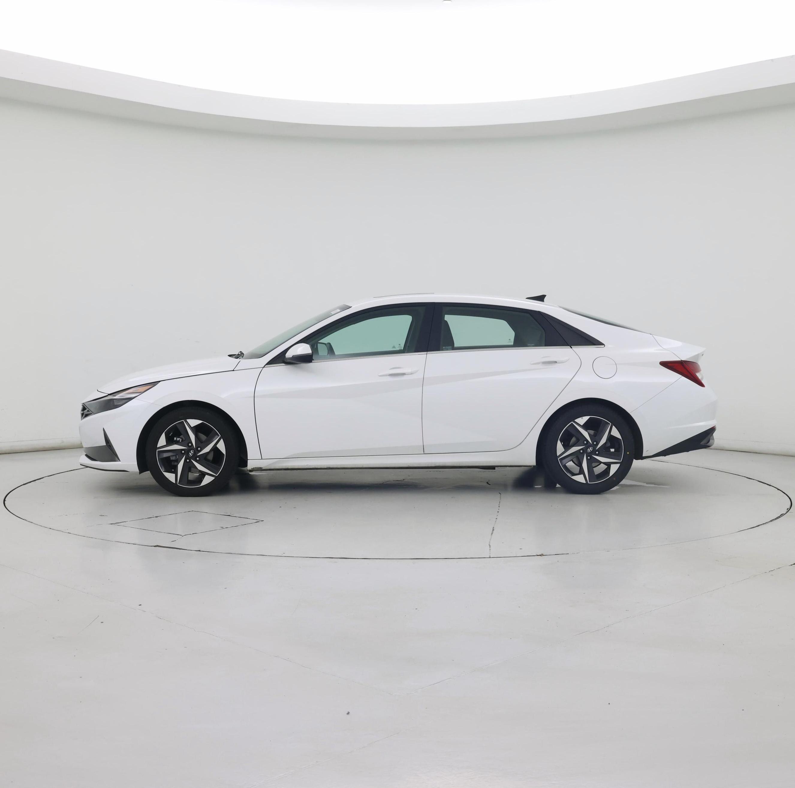 Thumbnail: 2022 Hyundai Elantra - 3