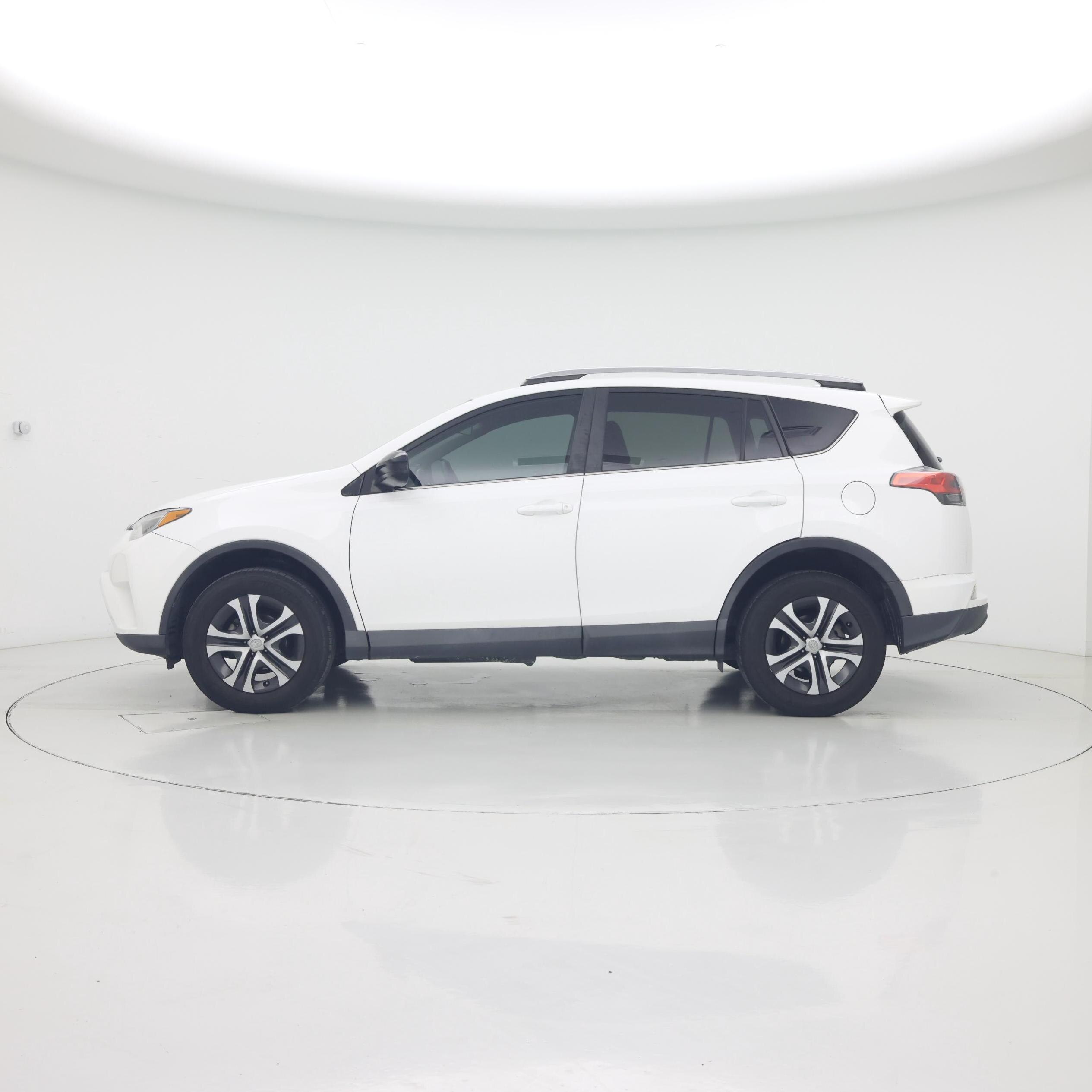 Thumbnail: 2017 Toyota RAV4 - 3