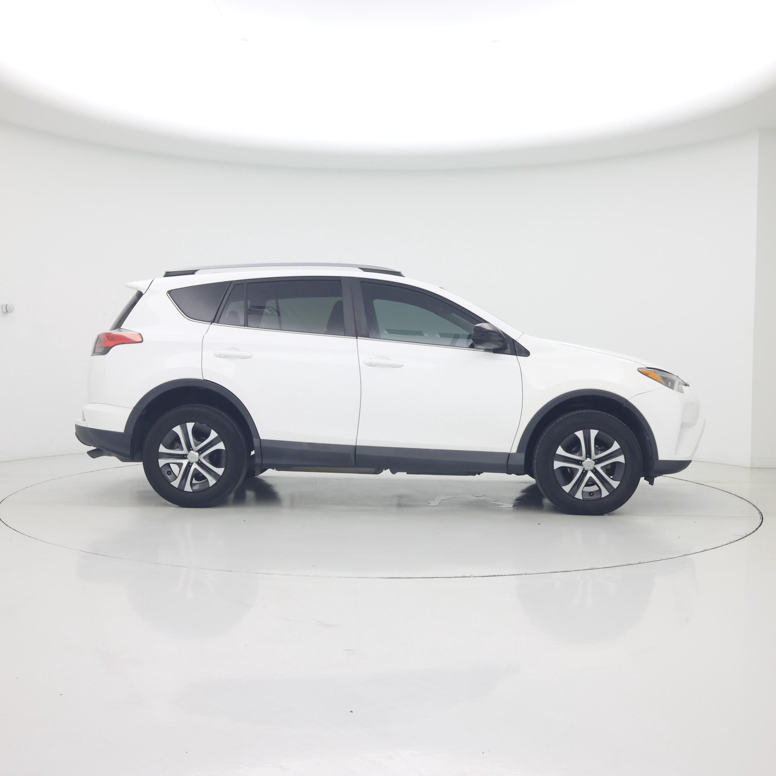 Thumbnail: 2017 Toyota RAV4 - 7