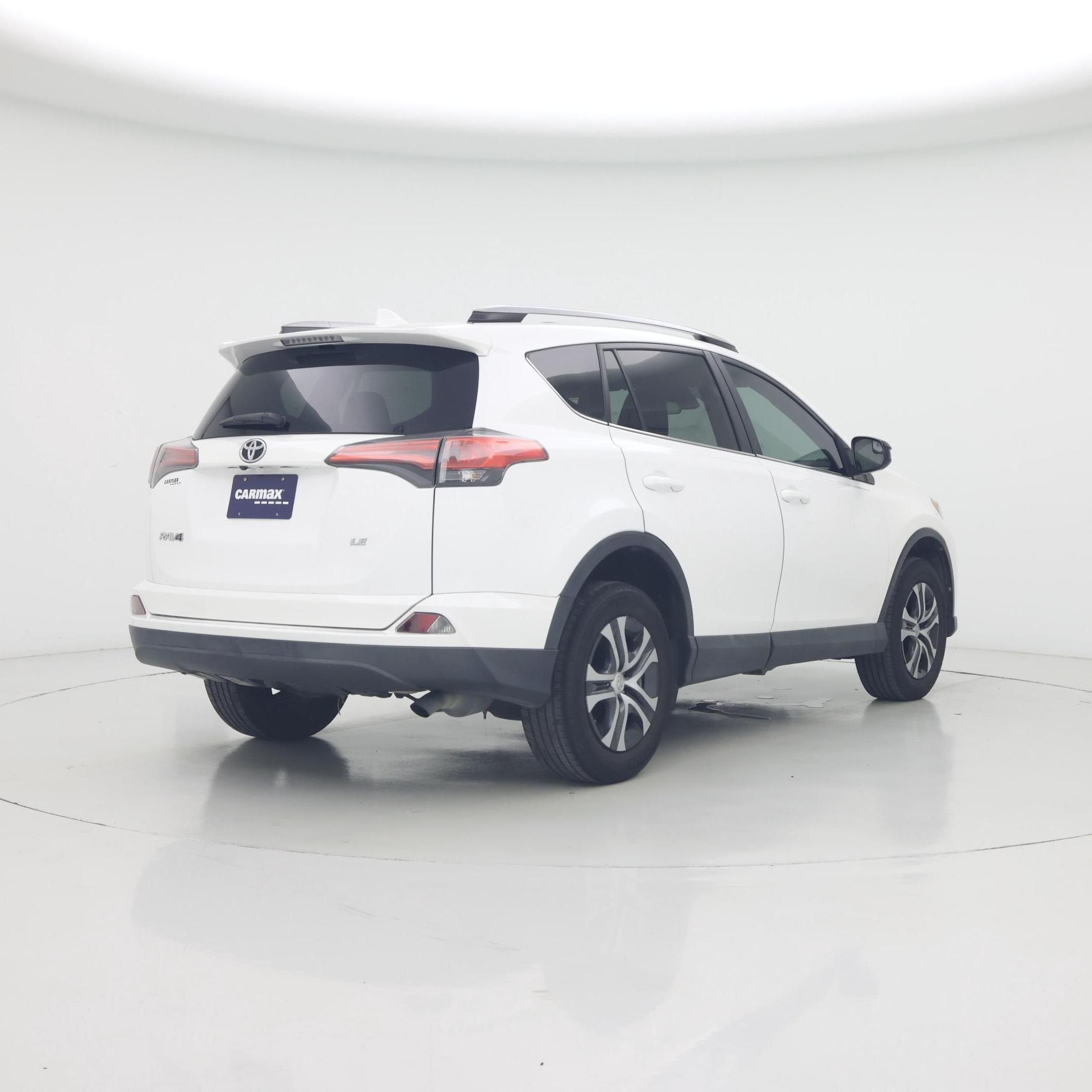 Thumbnail: 2017 Toyota RAV4 - 8