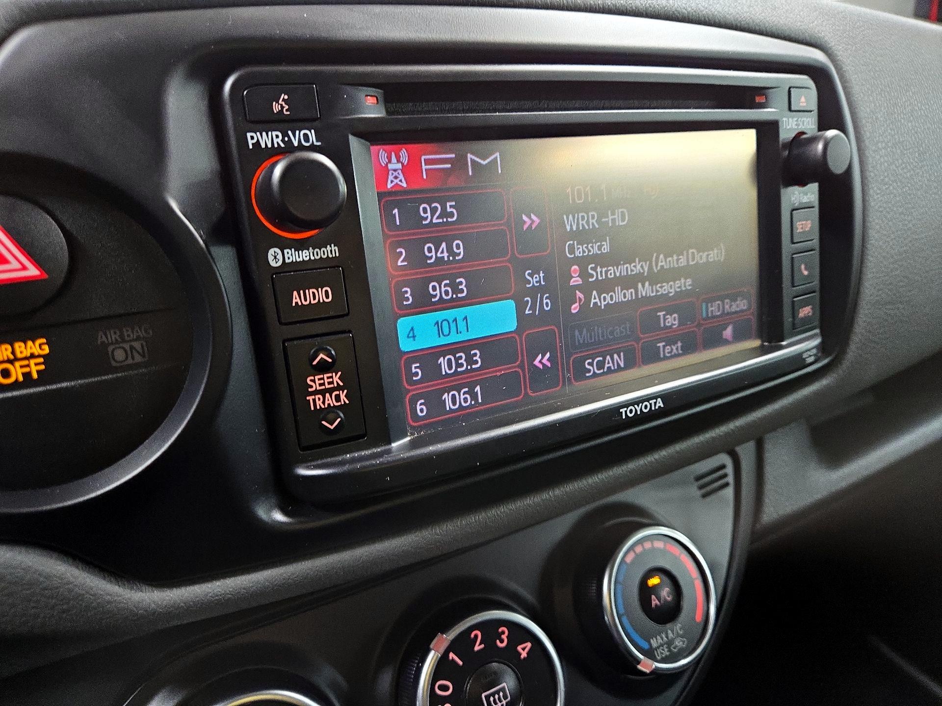 Thumbnail: 2015 Toyota Yaris - 14