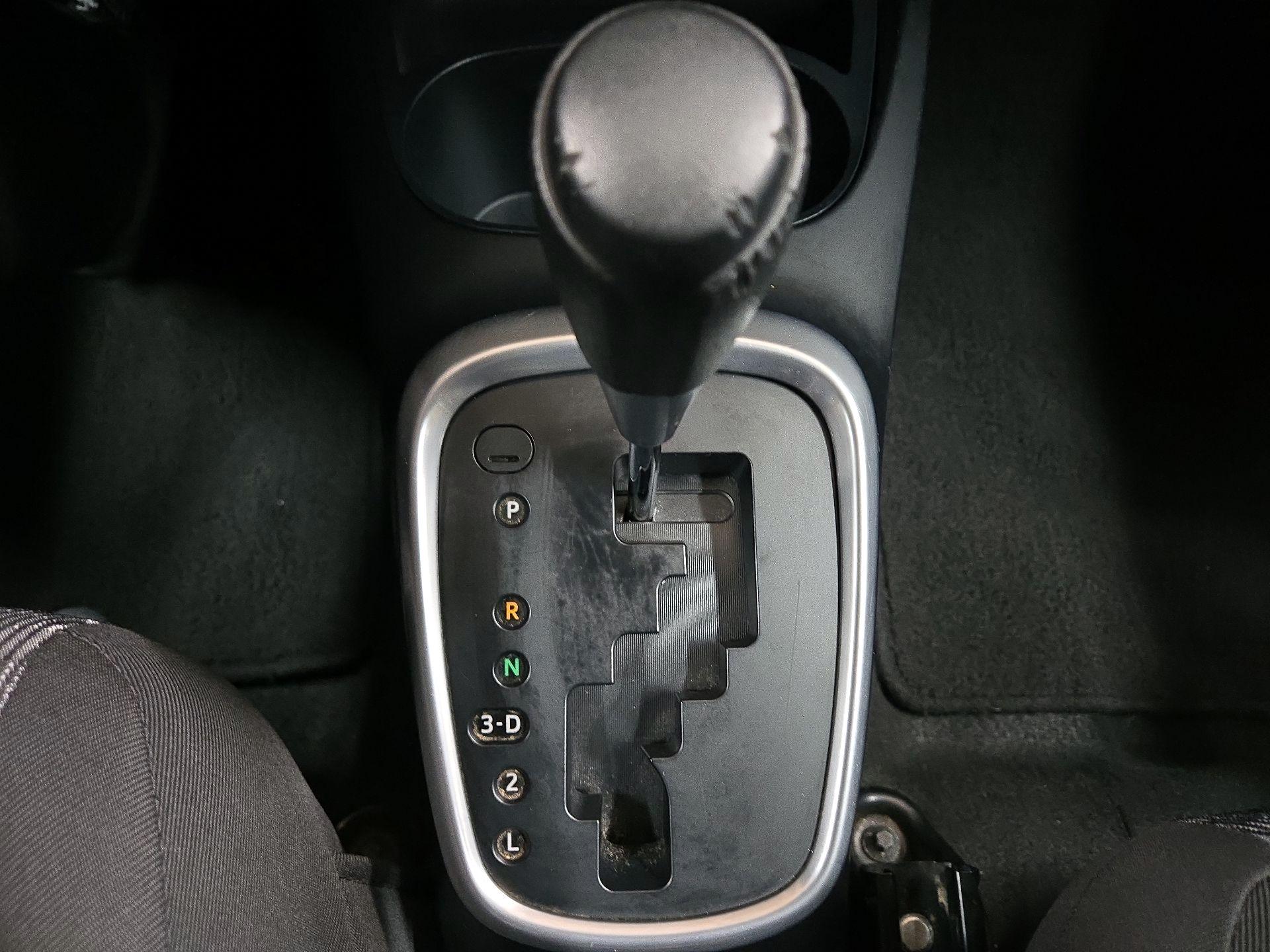 Thumbnail: 2015 Toyota Yaris - 16
