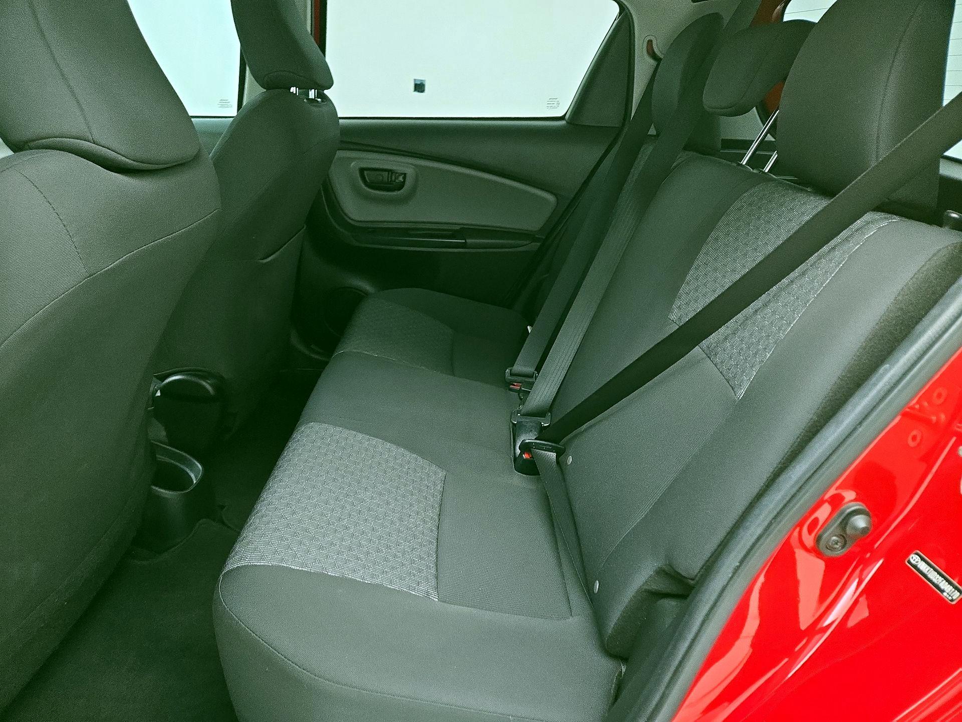 Thumbnail: 2015 Toyota Yaris - 18