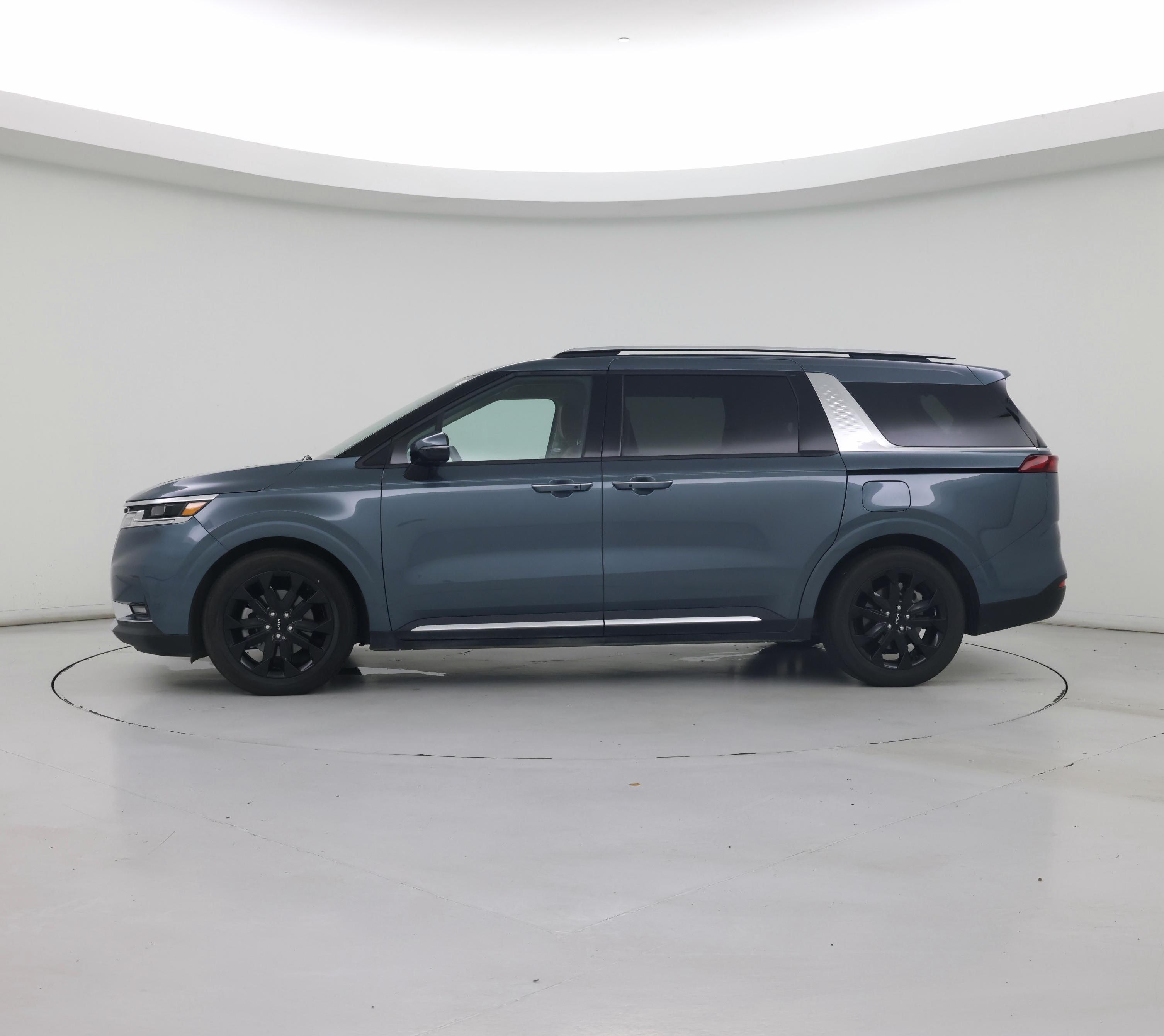 Thumbnail: 2022 Kia Carnival - 3