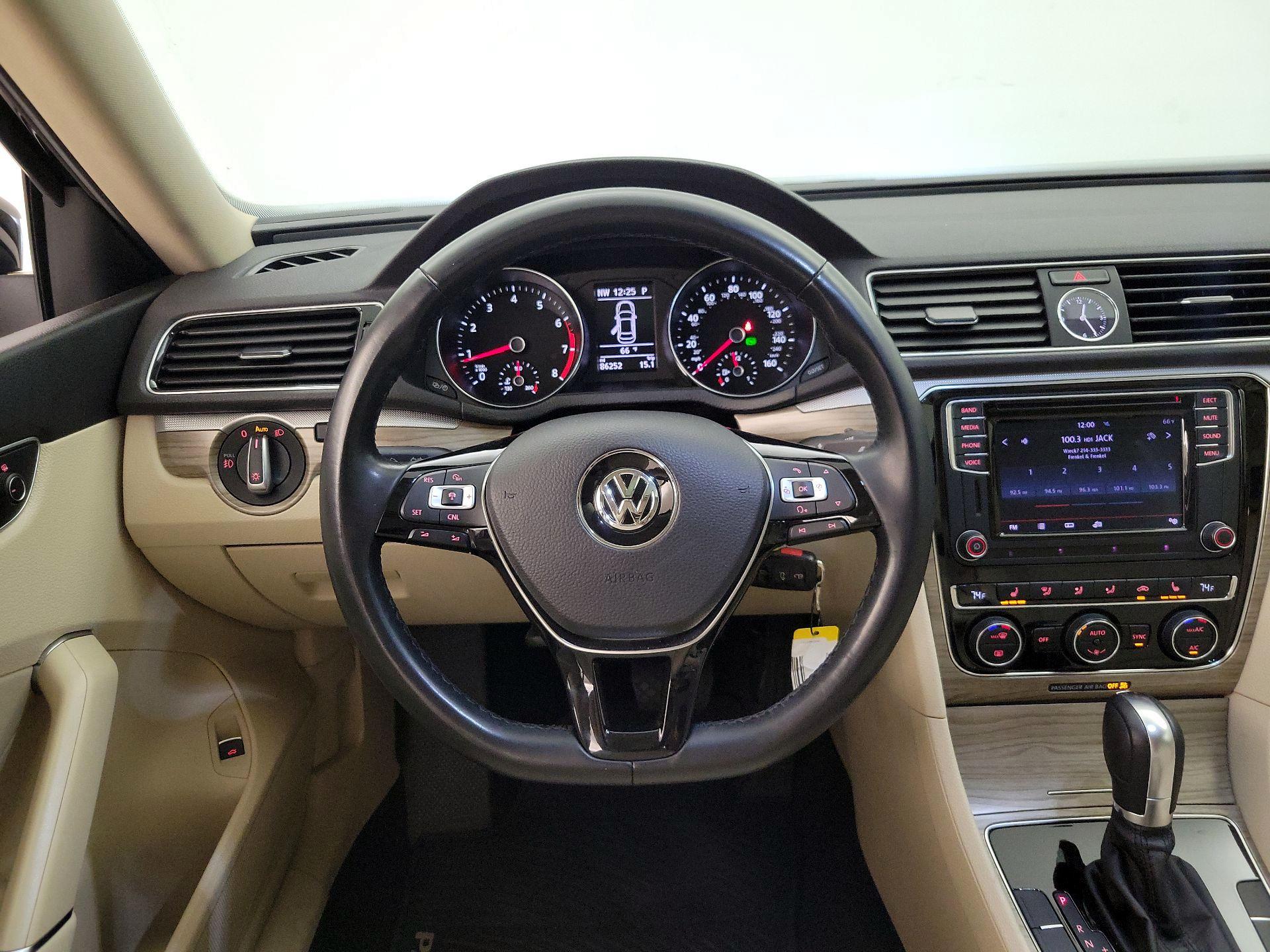 Thumbnail: 2016 Volkswagen Passat - 10