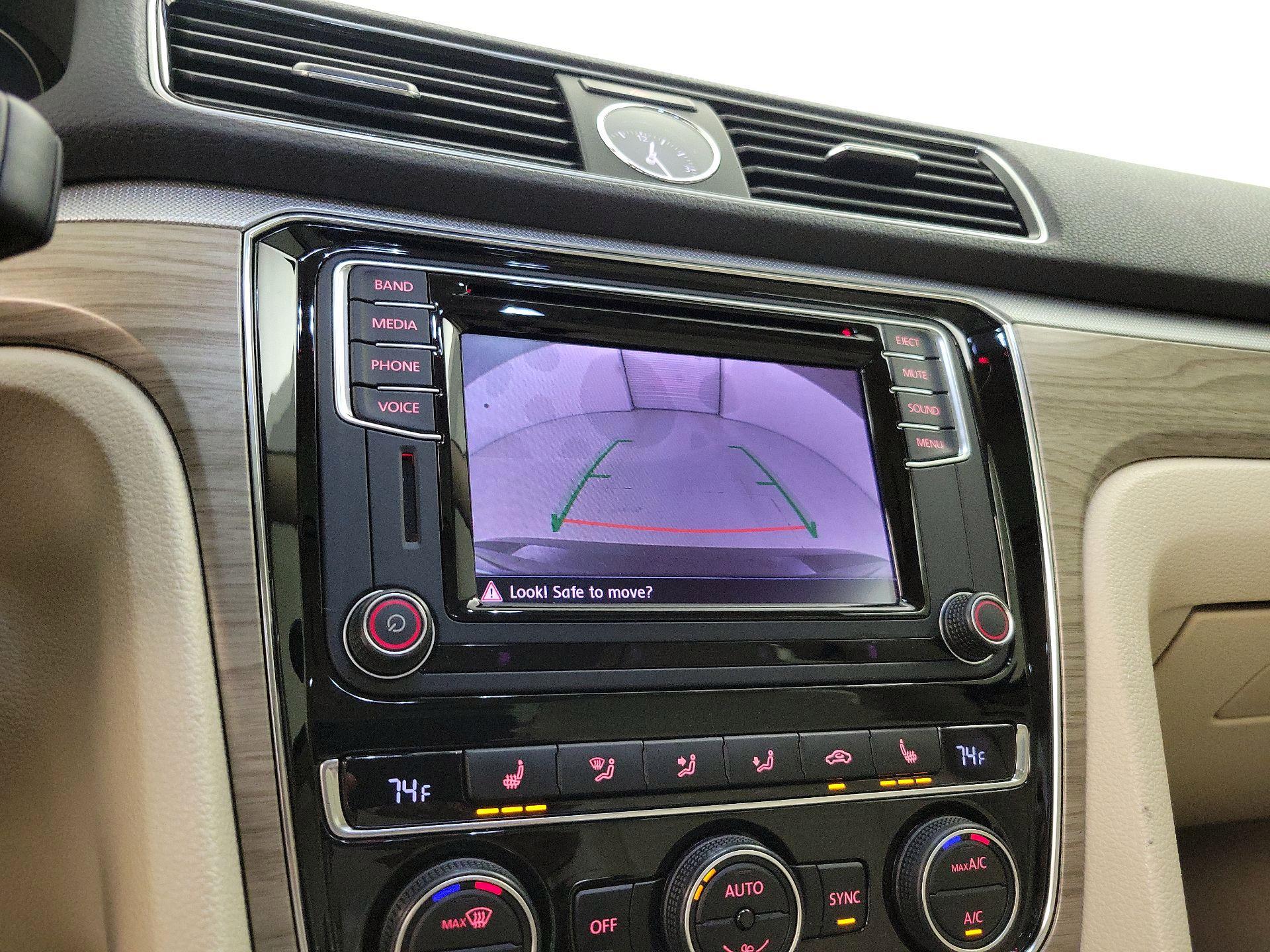 Thumbnail: 2016 Volkswagen Passat - 14