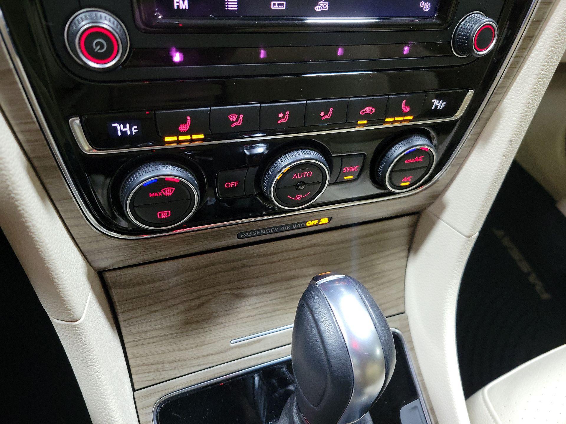 Thumbnail: 2016 Volkswagen Passat - 16