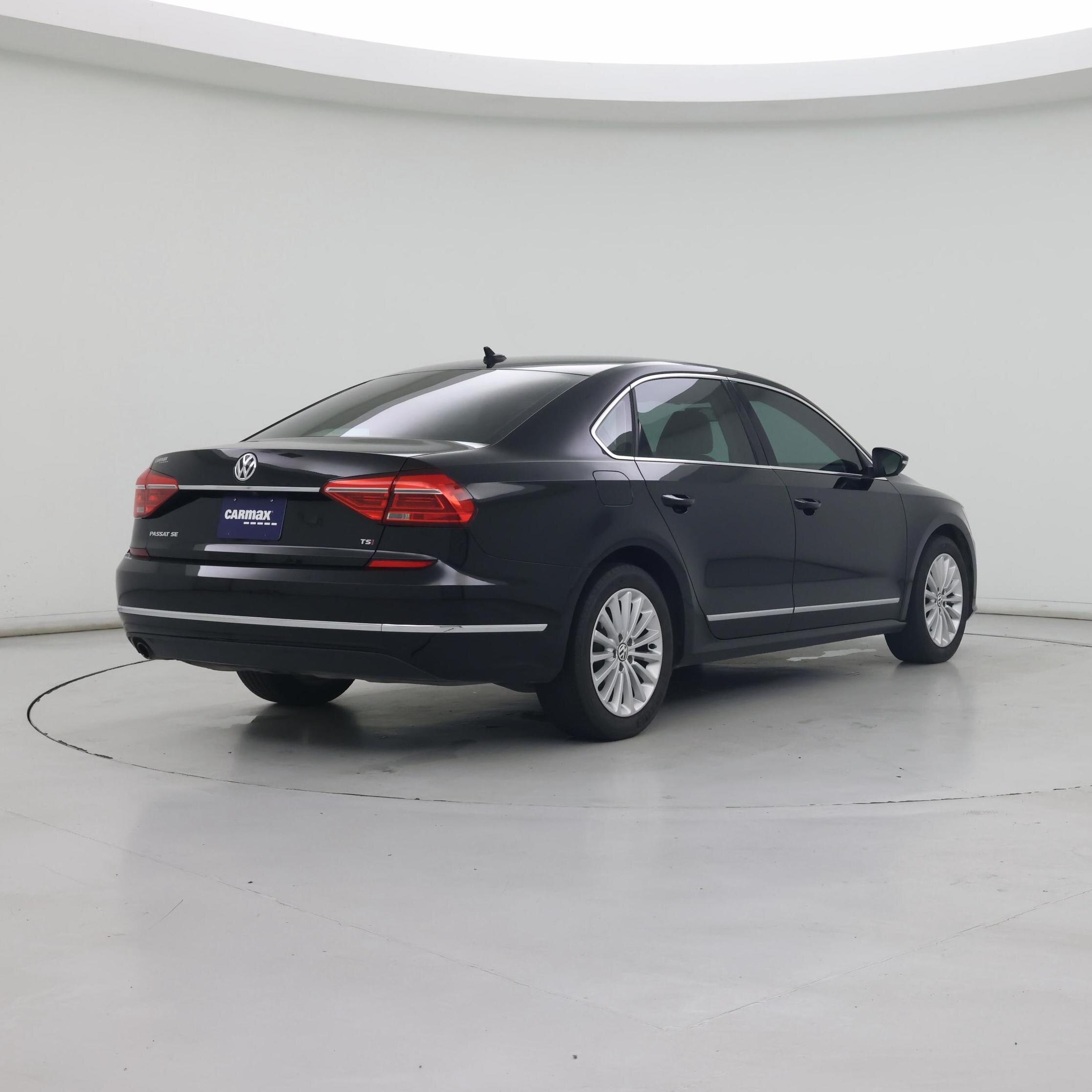 Thumbnail: 2016 Volkswagen Passat - 8