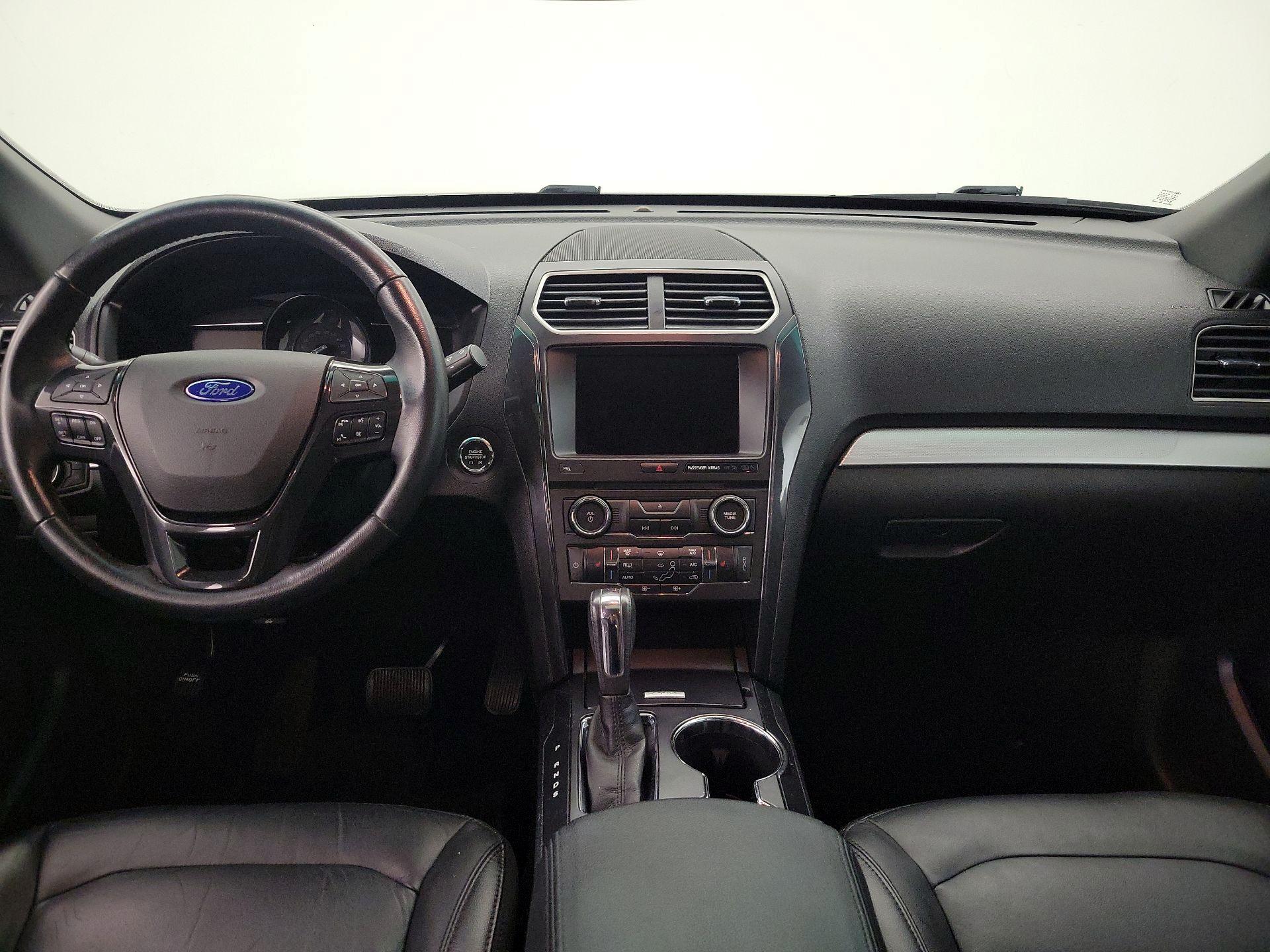 Thumbnail: 2016 Ford Explorer - 9