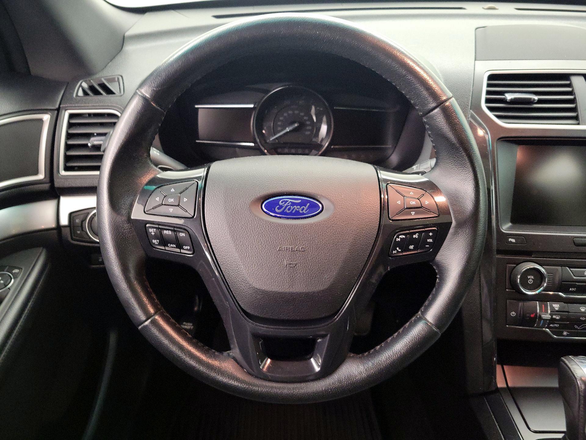 Thumbnail: 2016 Ford Explorer - 10
