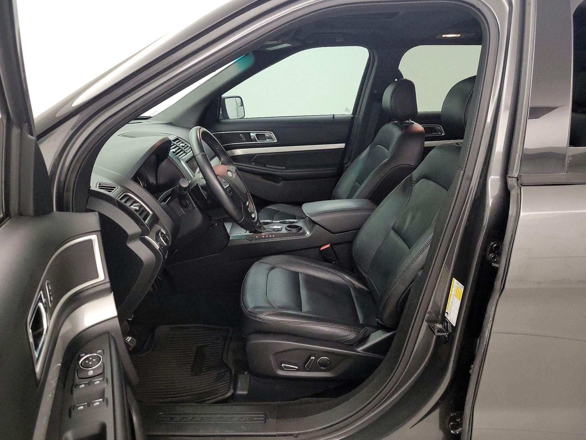 Thumbnail: 2016 Ford Explorer - 11