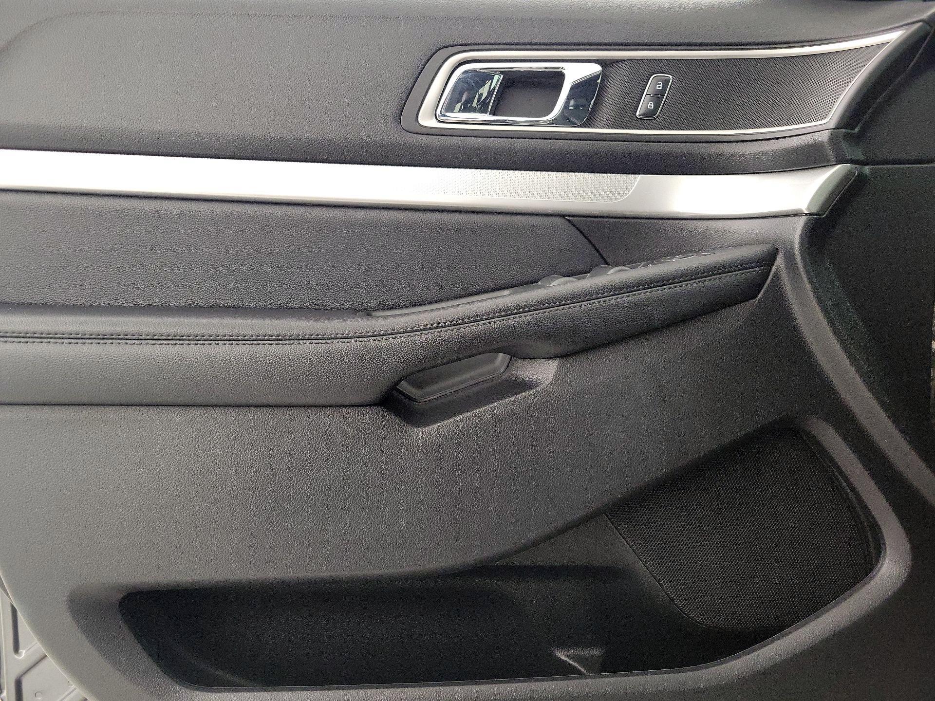 Thumbnail: 2016 Ford Explorer - 12