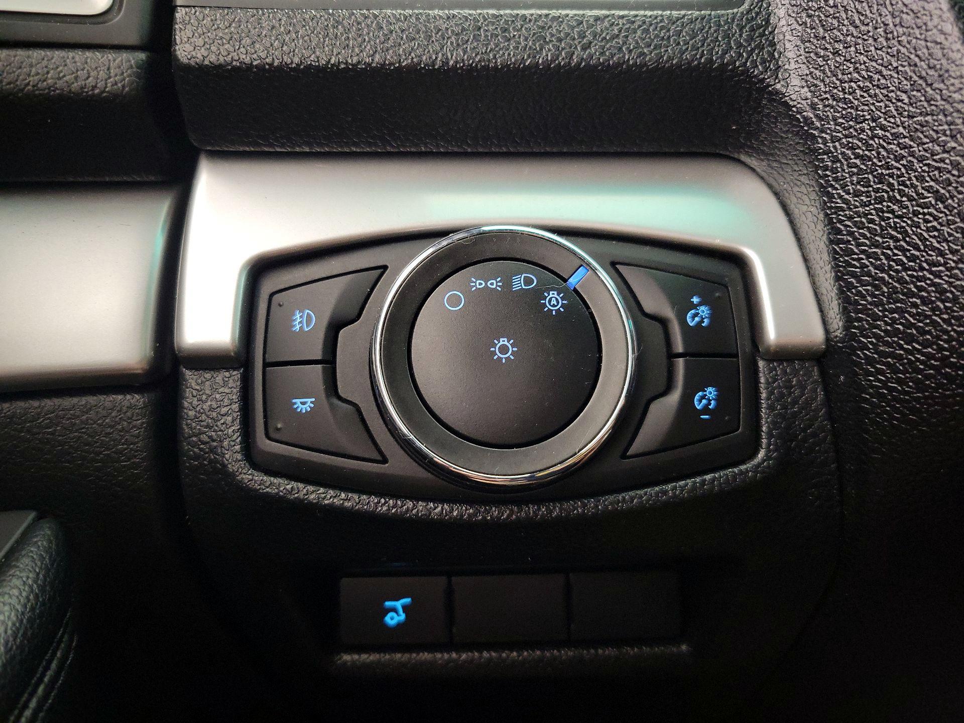 Thumbnail: 2016 Ford Explorer - 13