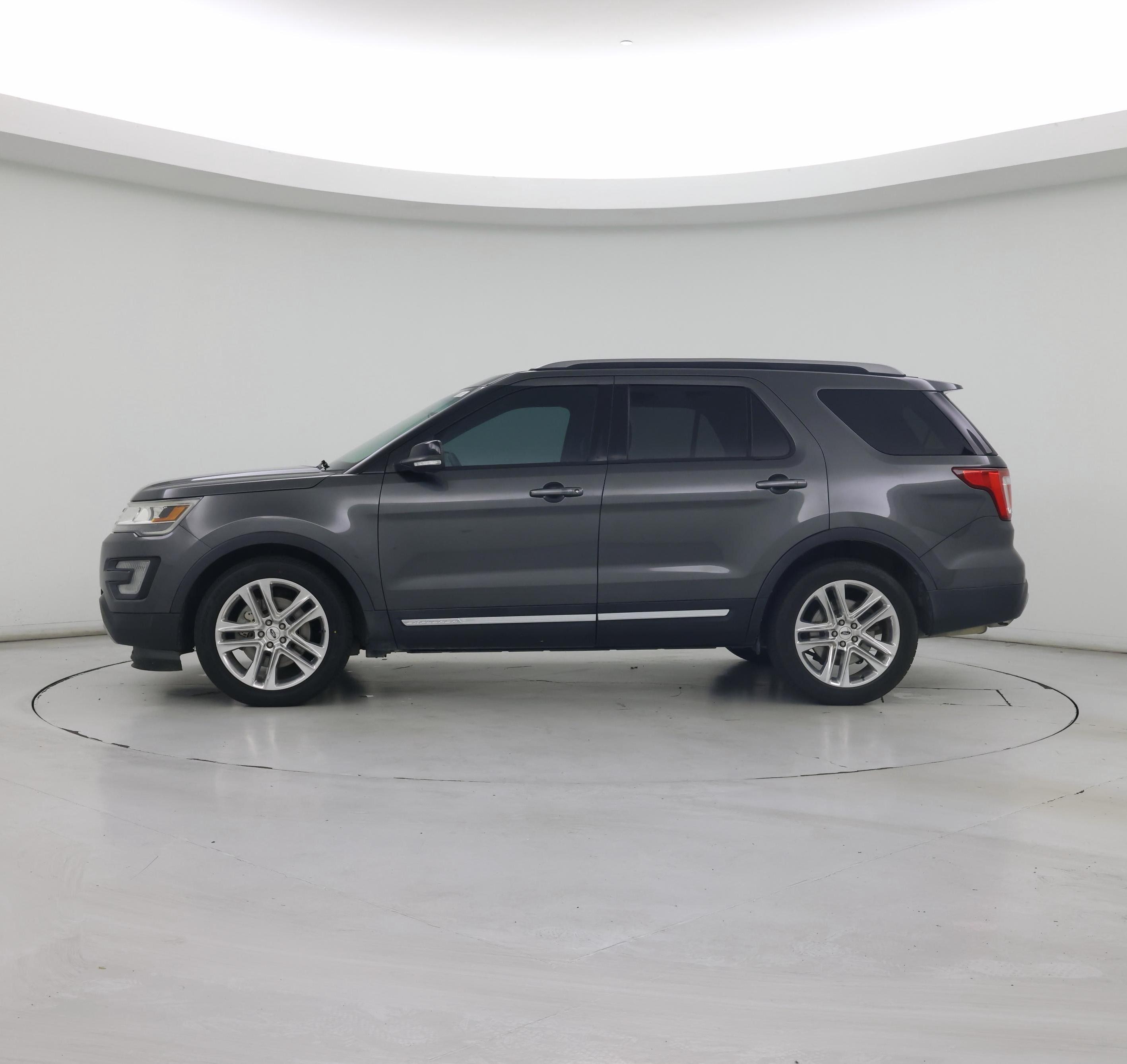 Thumbnail: 2016 Ford Explorer - 3