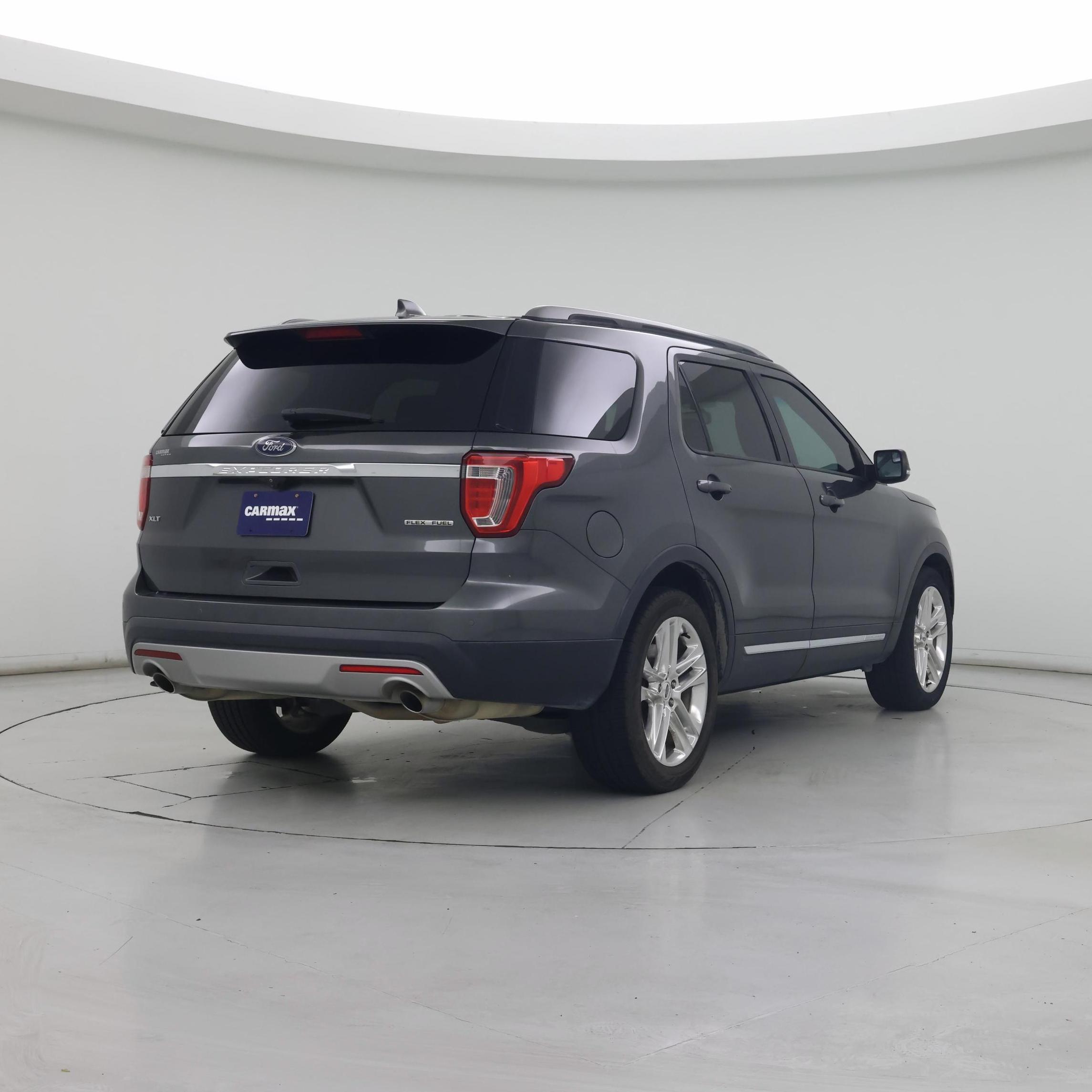 Thumbnail: 2016 Ford Explorer - 8