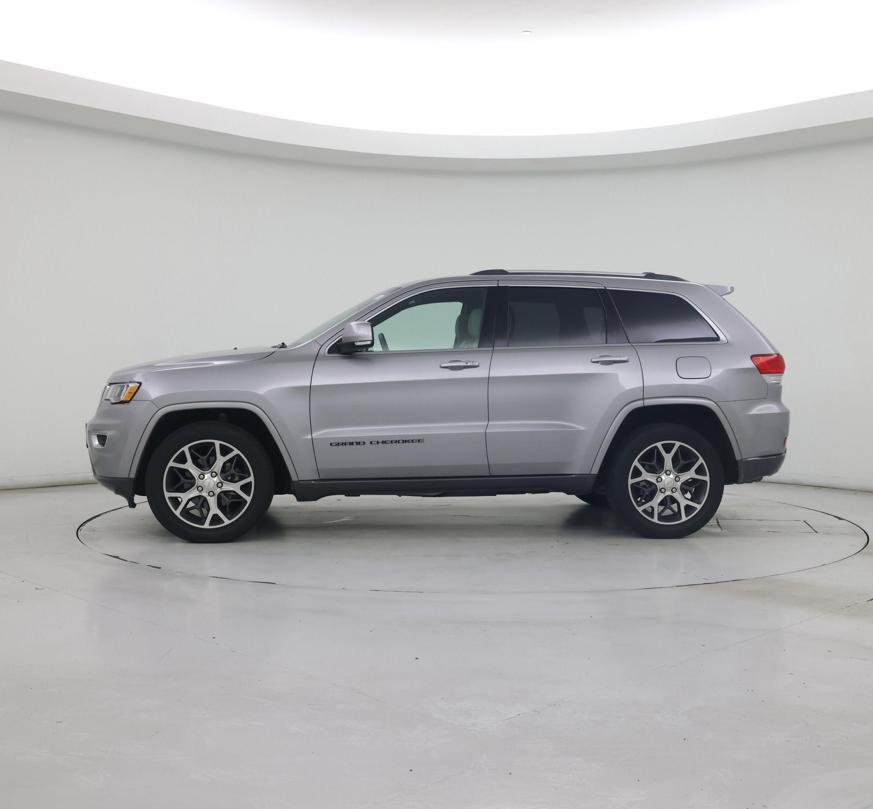 Thumbnail: 2018 Jeep Grand Cherokee - 3