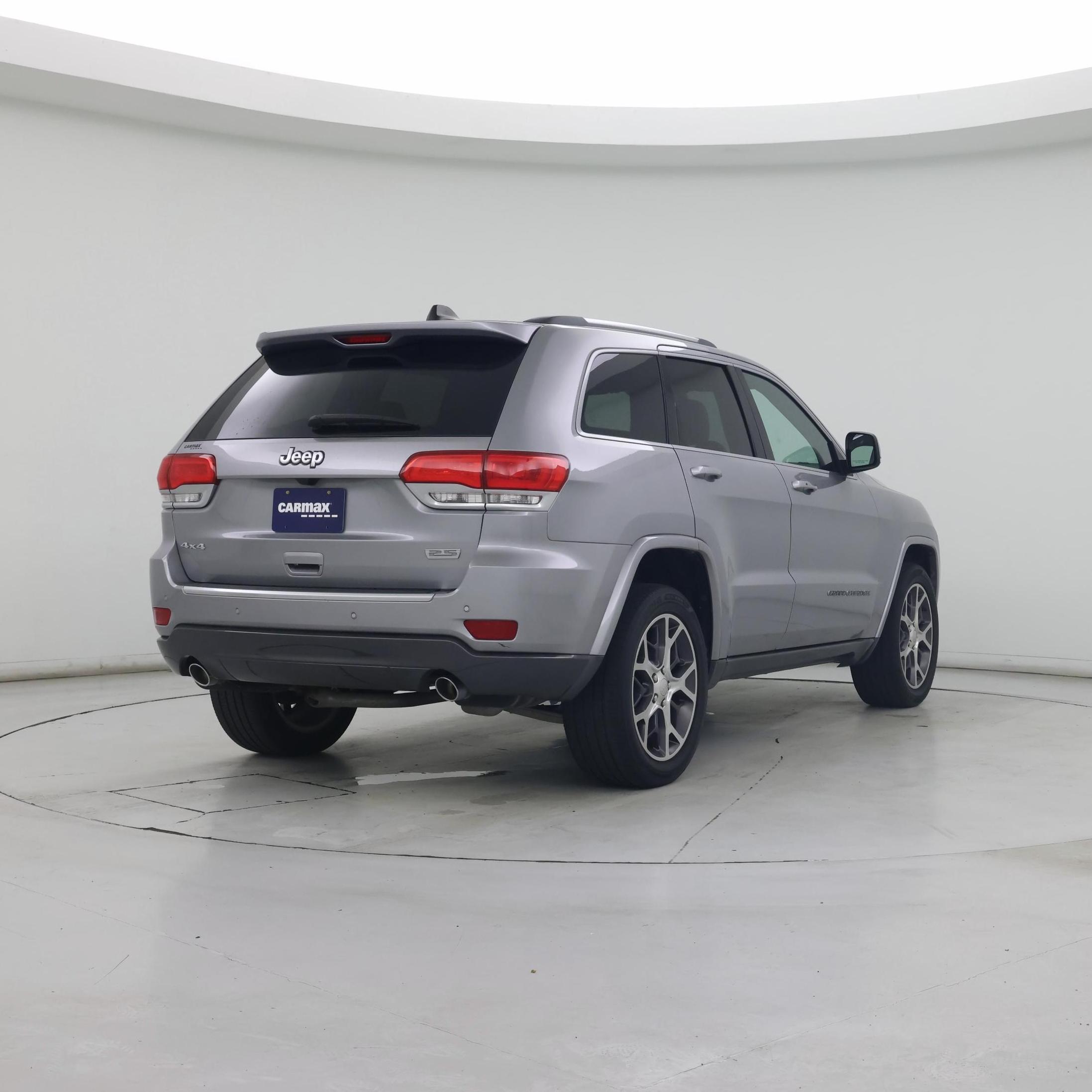 Thumbnail: 2018 Jeep Grand Cherokee - 8