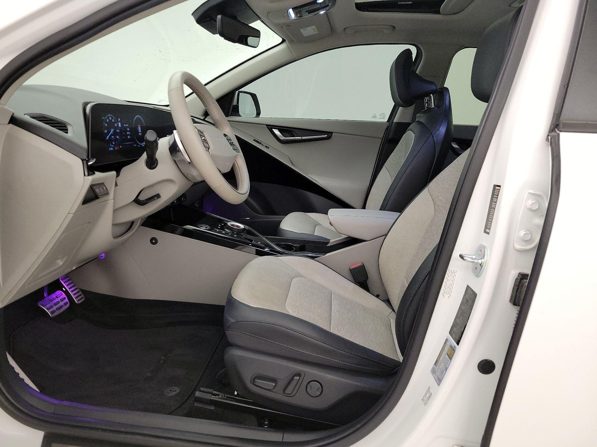 Thumbnail: 2023 Kia Niro - 11