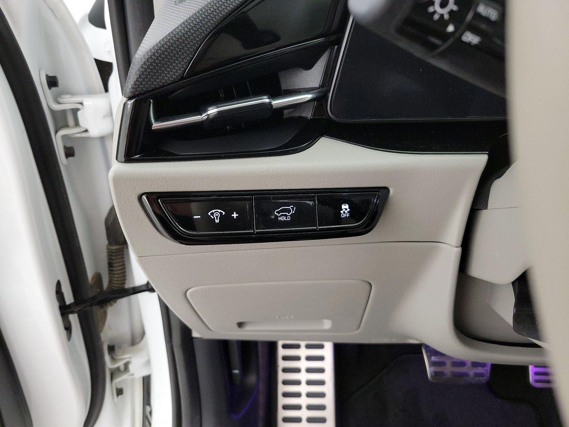 Thumbnail: 2023 Kia Niro - 13