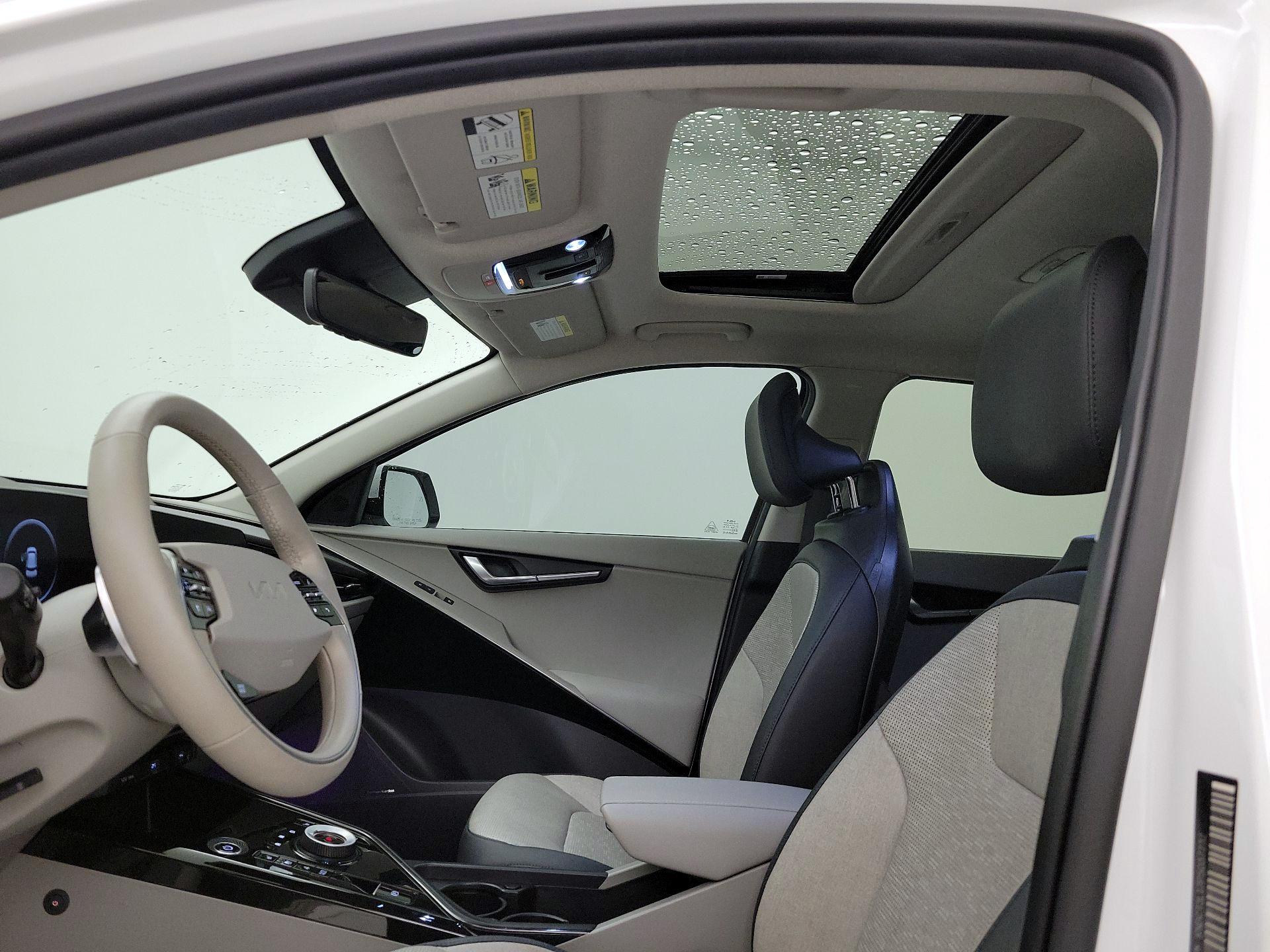 Thumbnail: 2023 Kia Niro - 18