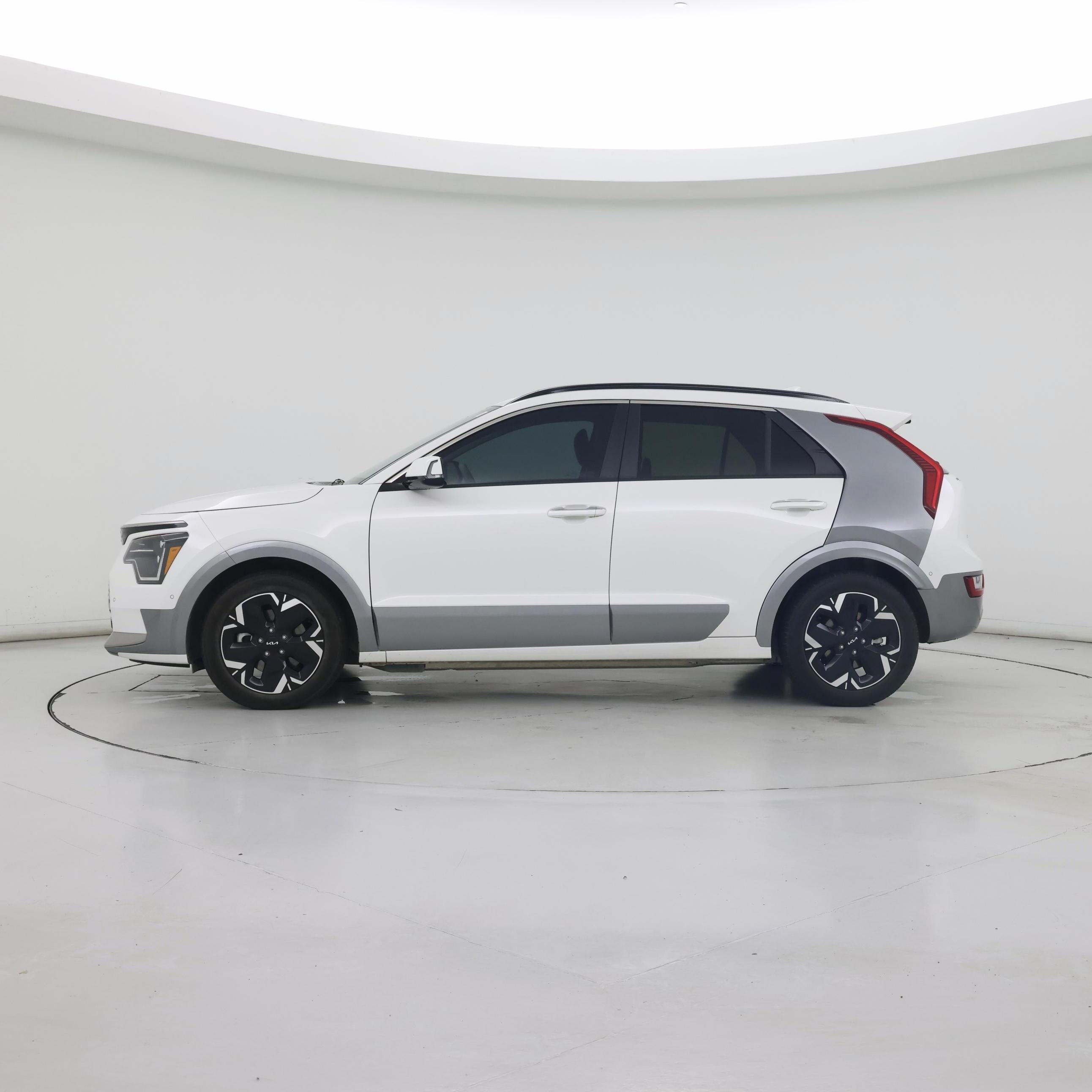 Thumbnail: 2023 Kia Niro - 3