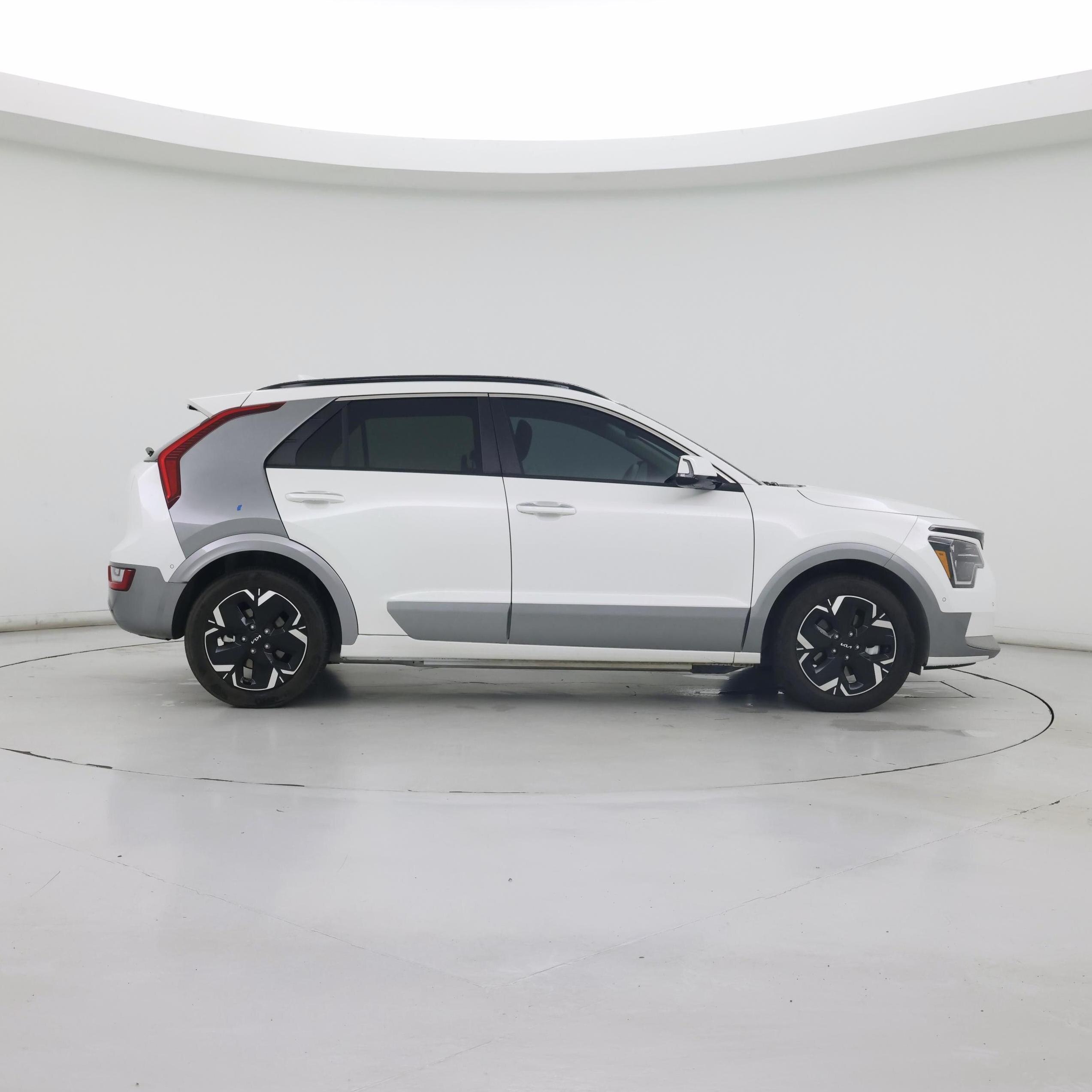 Thumbnail: 2023 Kia Niro - 7