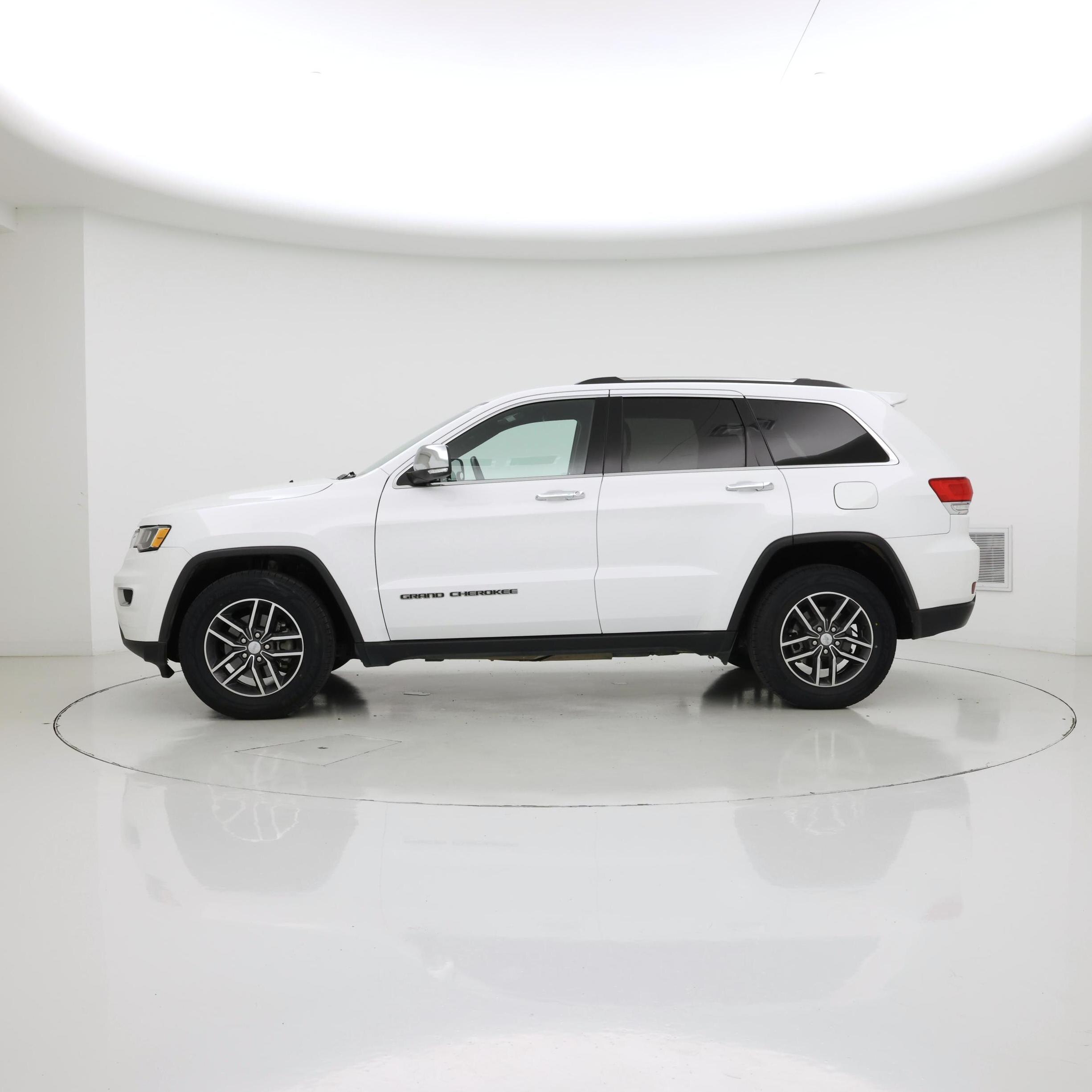 Thumbnail: 2017 Jeep Grand Cherokee - 3
