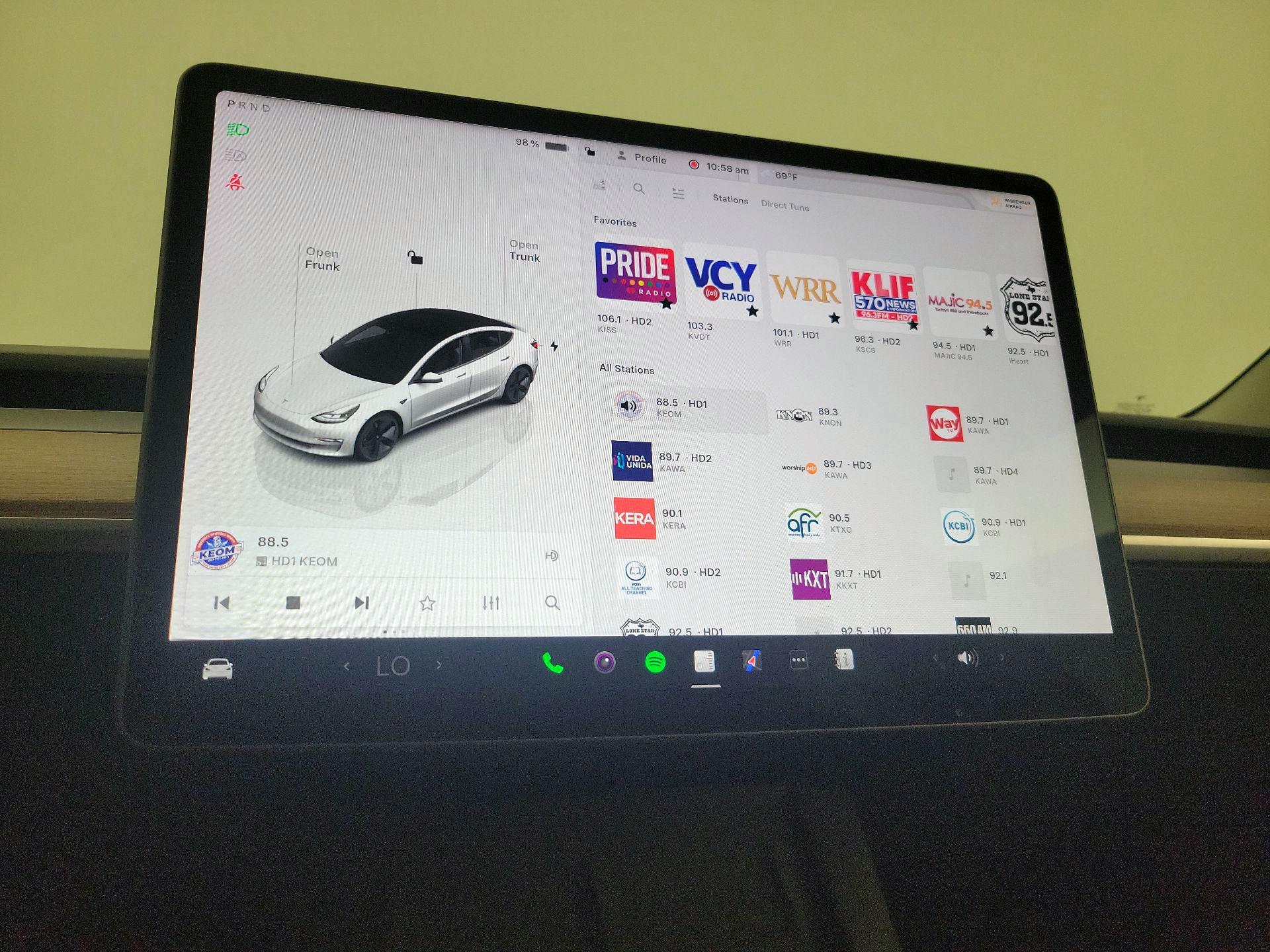 Thumbnail: 2022 Tesla Model 3 - 14
