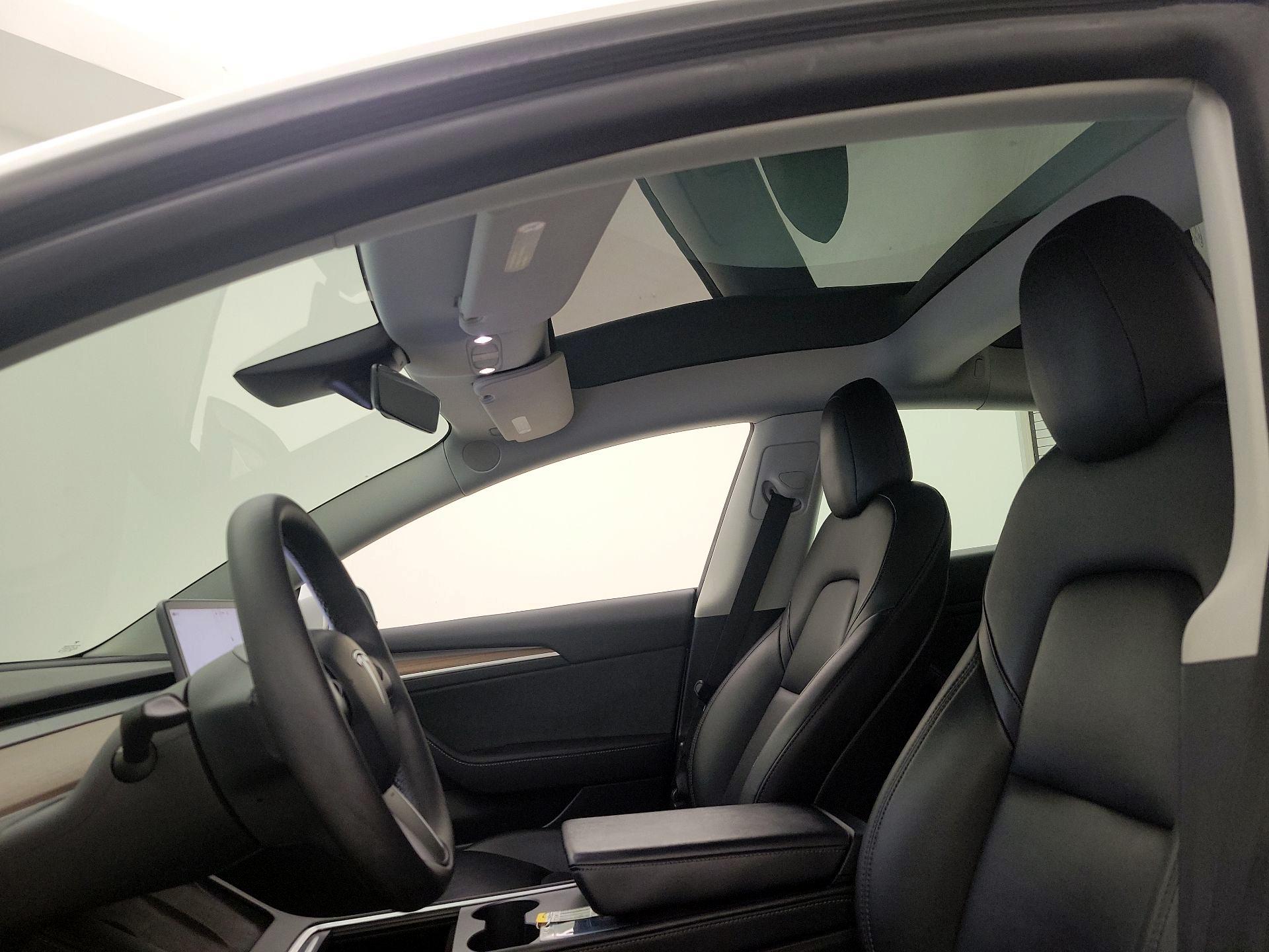 Thumbnail: 2022 Tesla Model 3 - 17