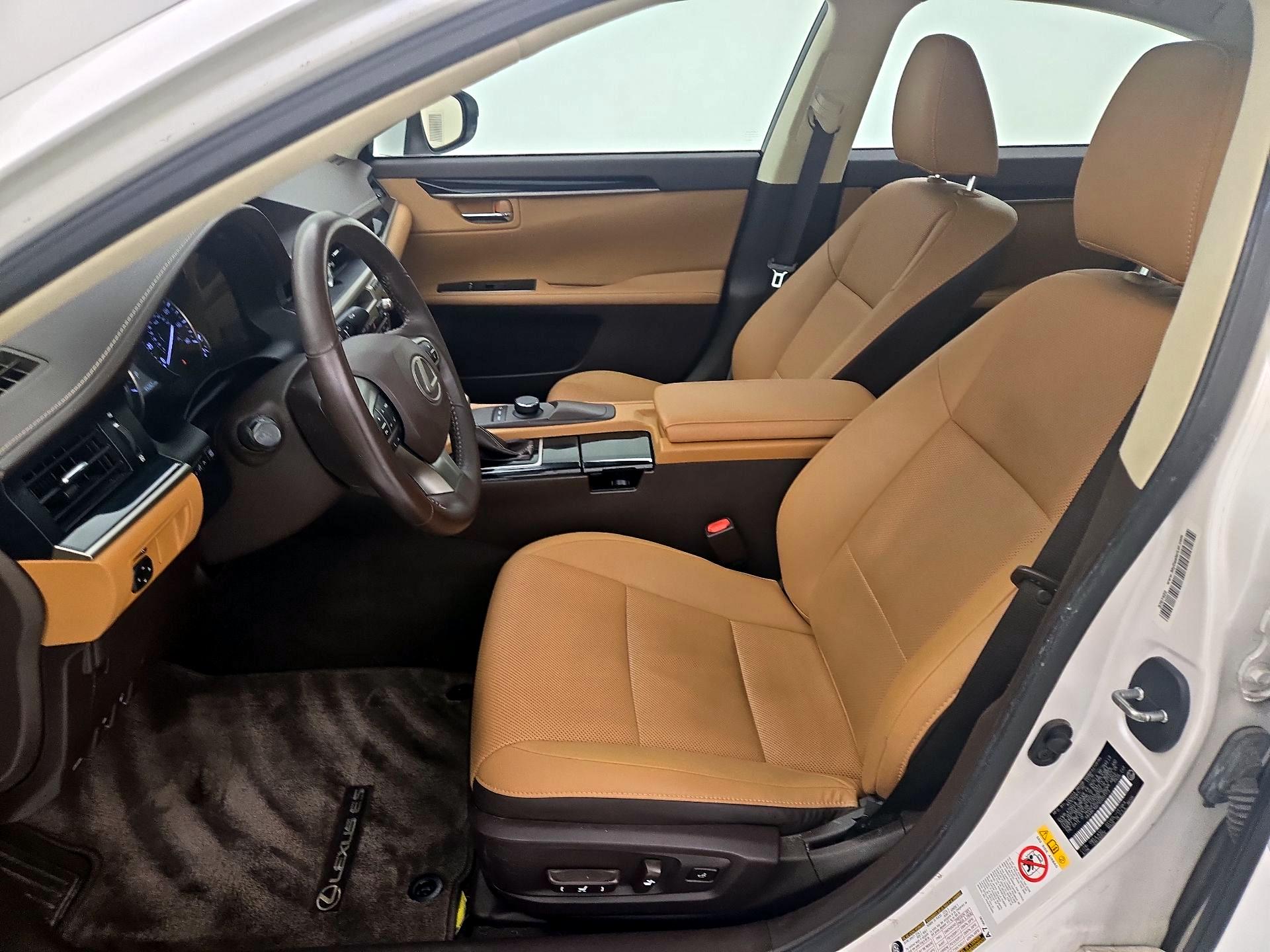 Thumbnail: 2016 Lexus ES - 11