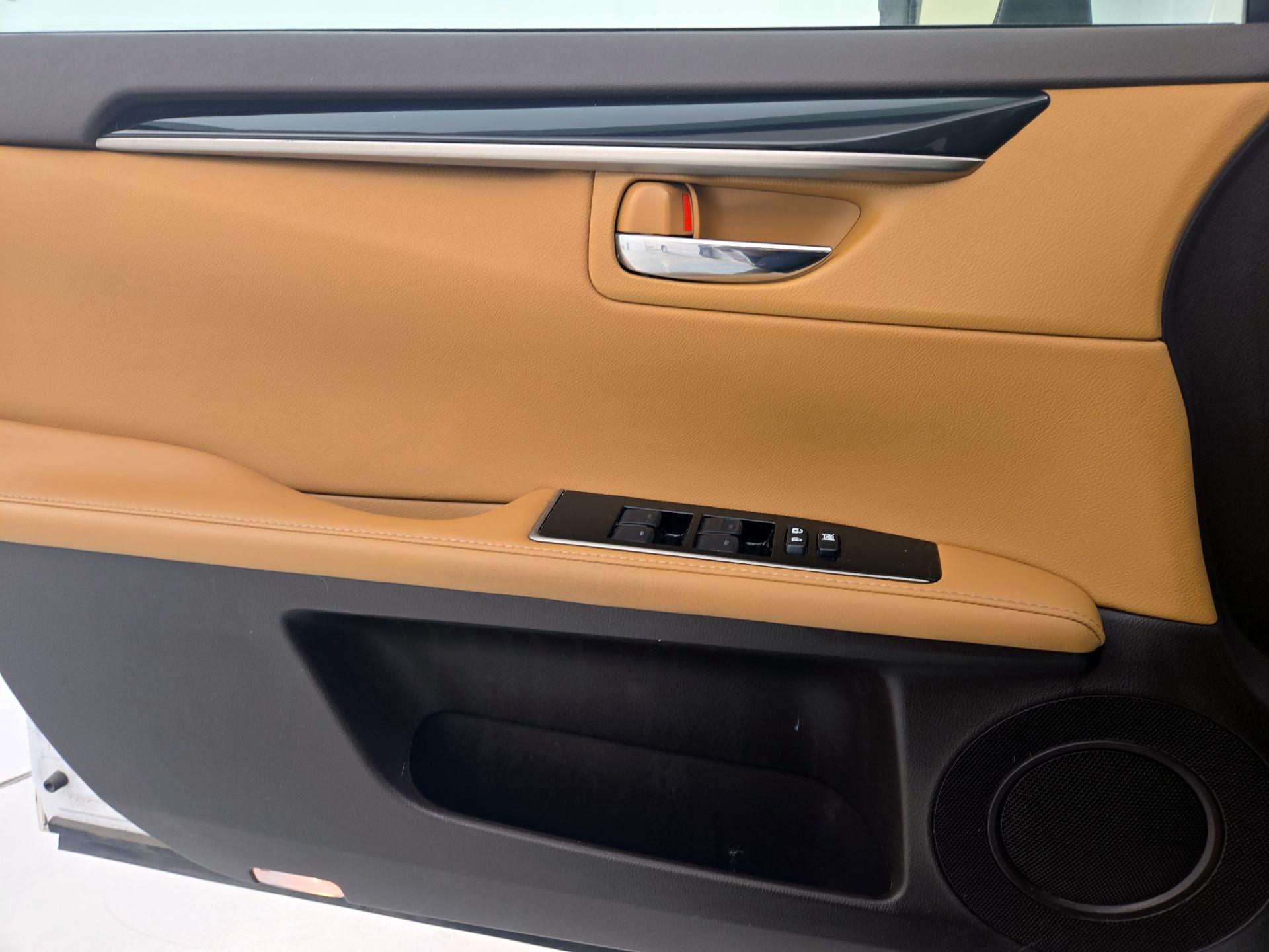 Thumbnail: 2016 Lexus ES - 12