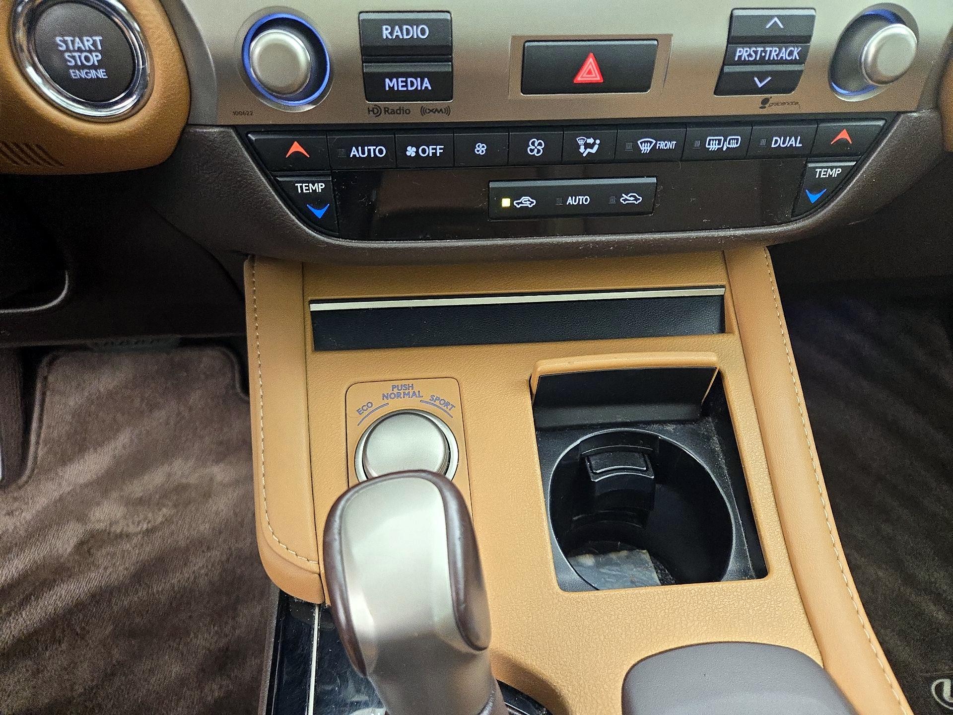 Thumbnail: 2016 Lexus ES - 16