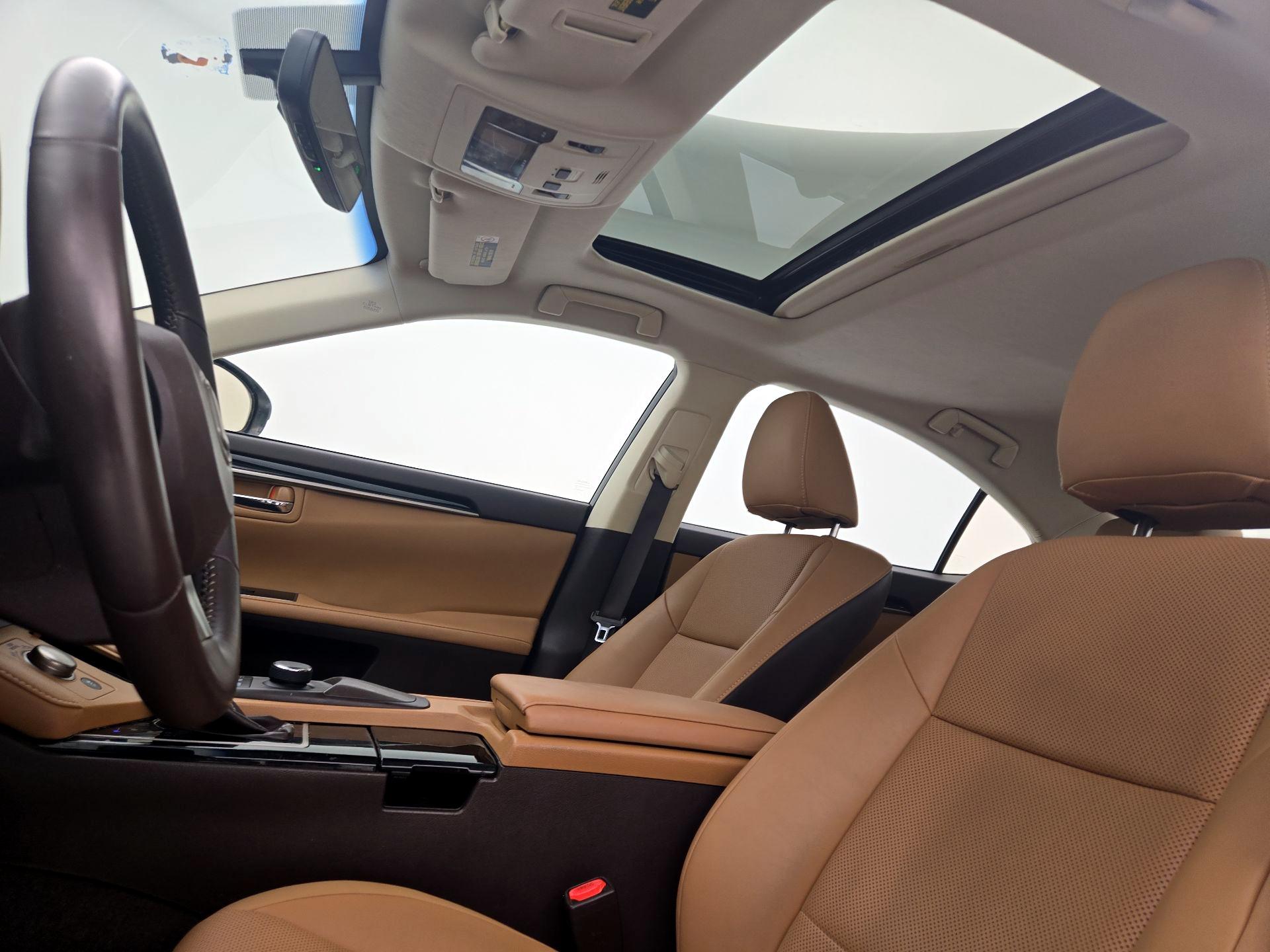 Thumbnail: 2016 Lexus ES - 19