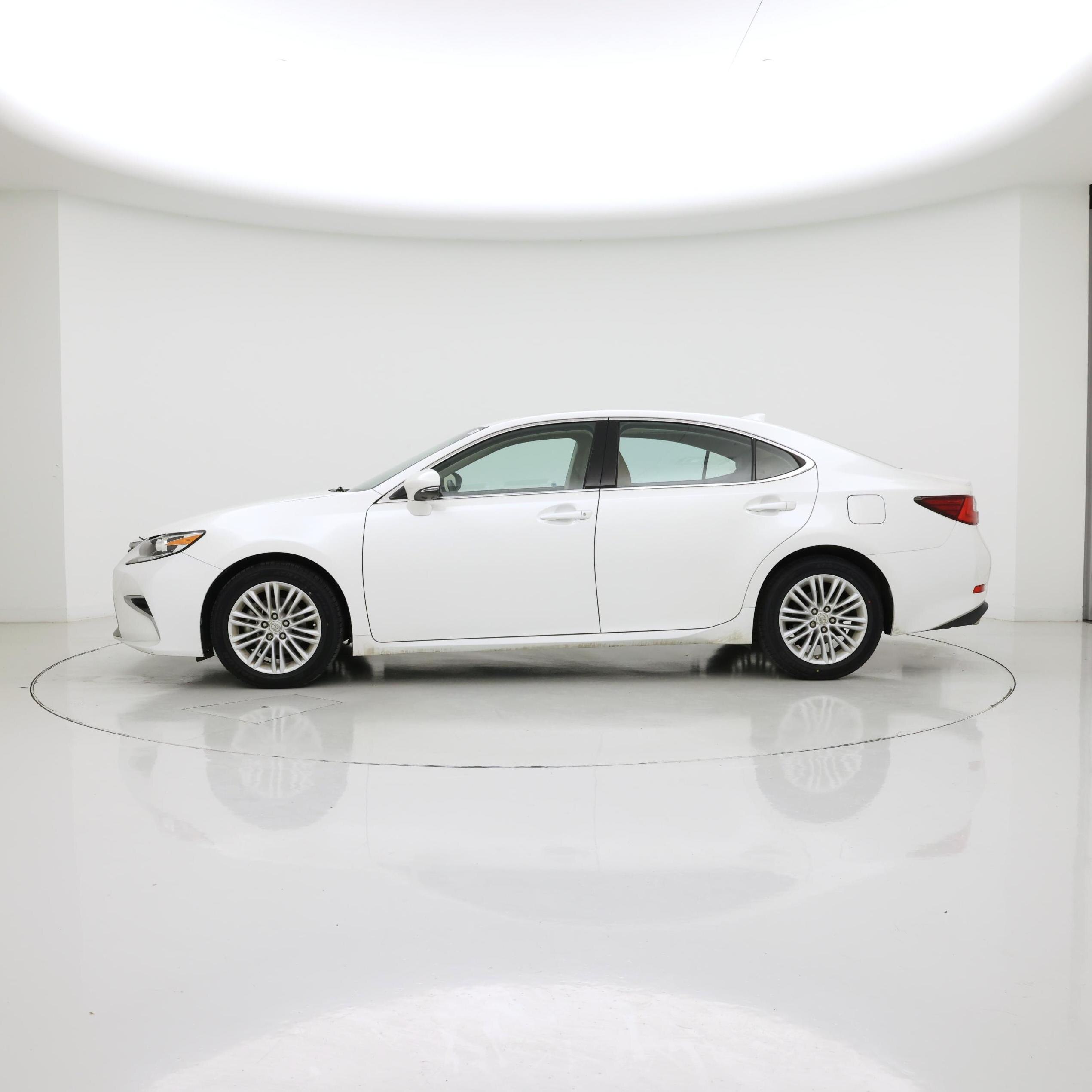 Thumbnail: 2016 Lexus ES - 3