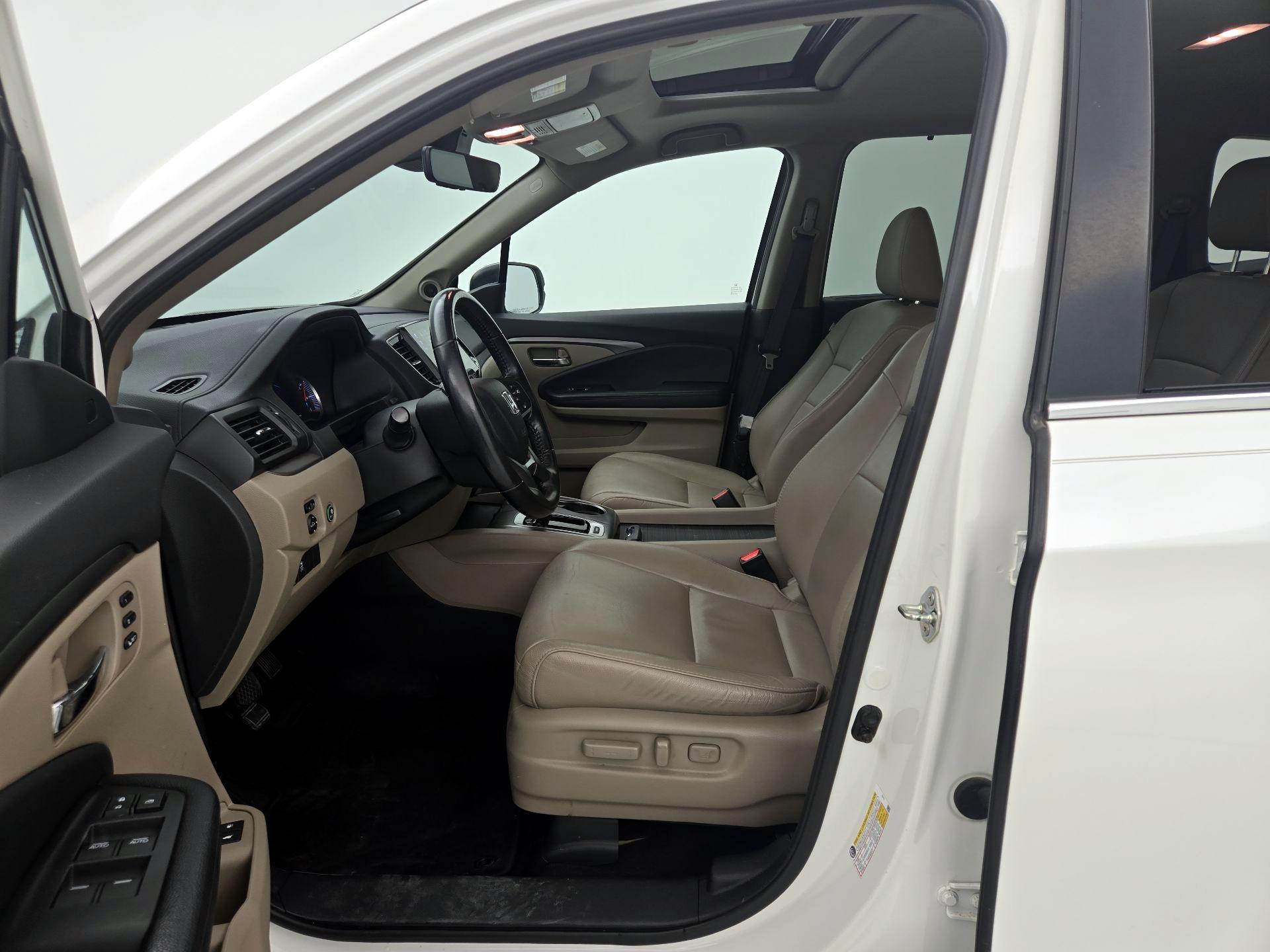 Thumbnail: 2019 Honda Pilot - 11