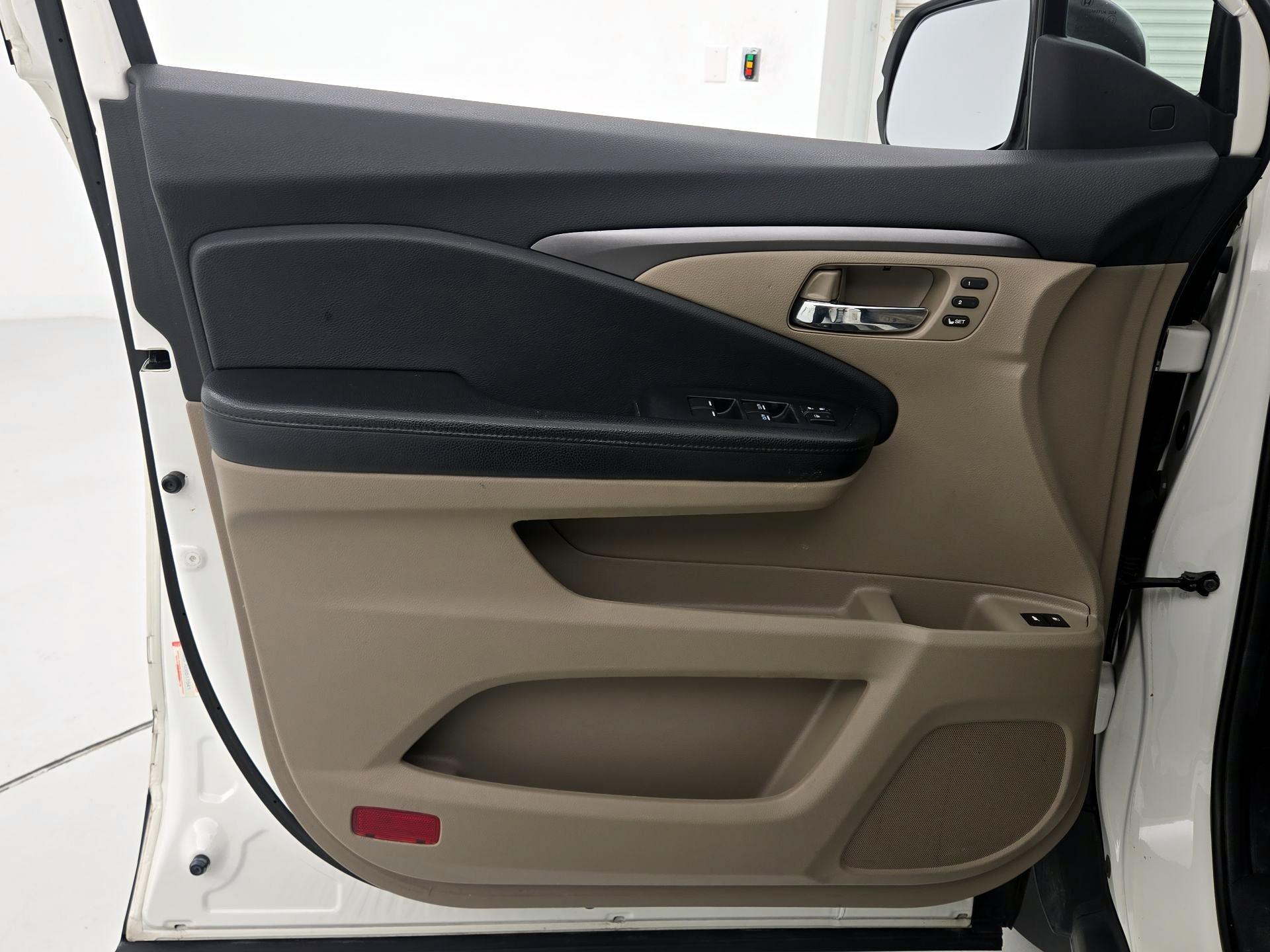 Thumbnail: 2019 Honda Pilot - 12