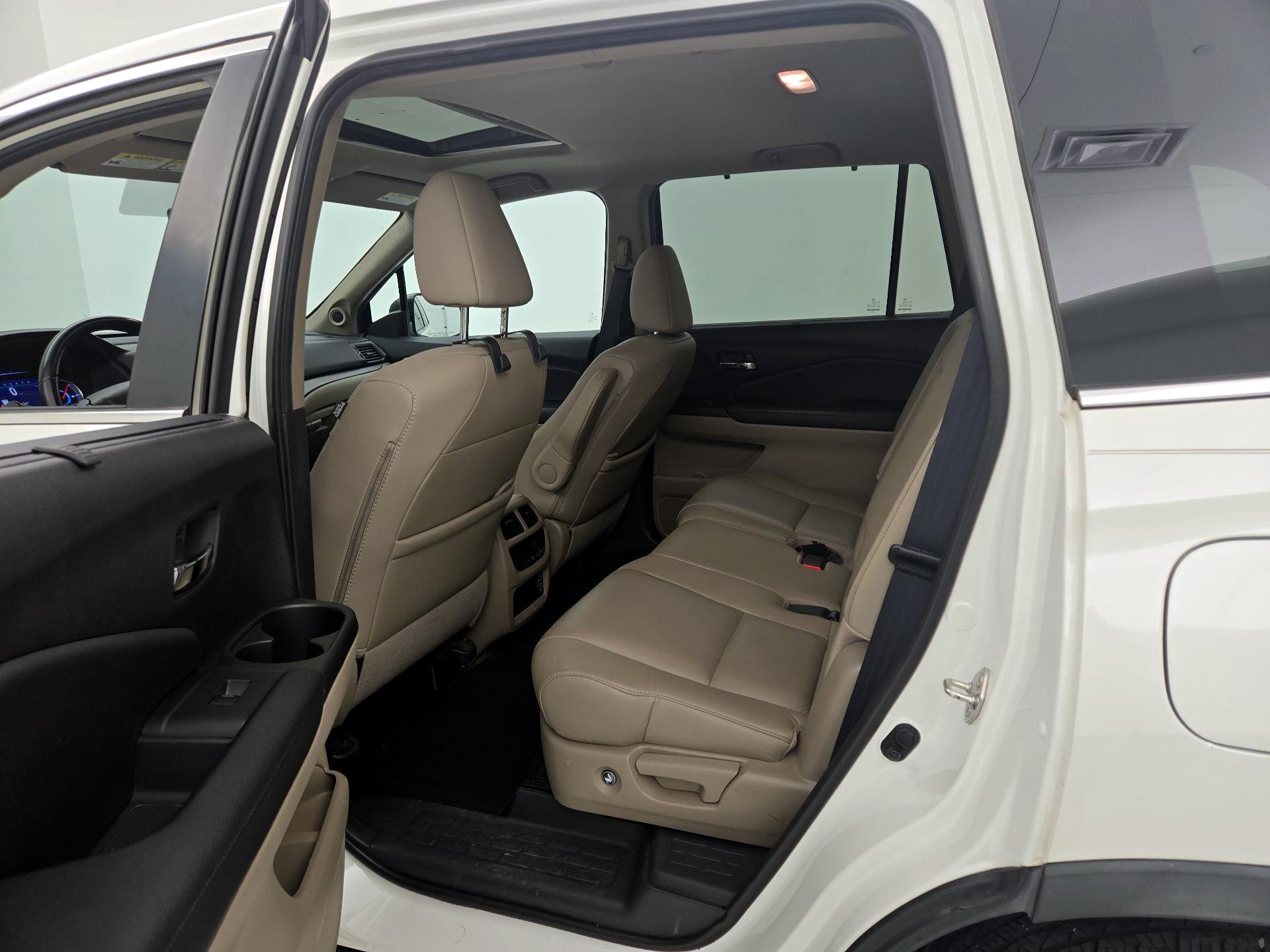 Thumbnail: 2019 Honda Pilot - 20