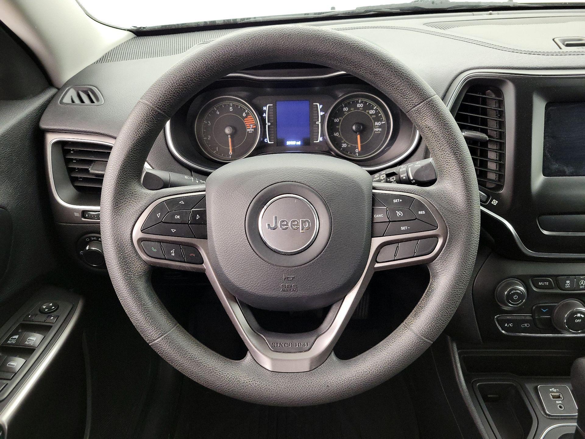 Thumbnail: 2021 Jeep Cherokee - 10