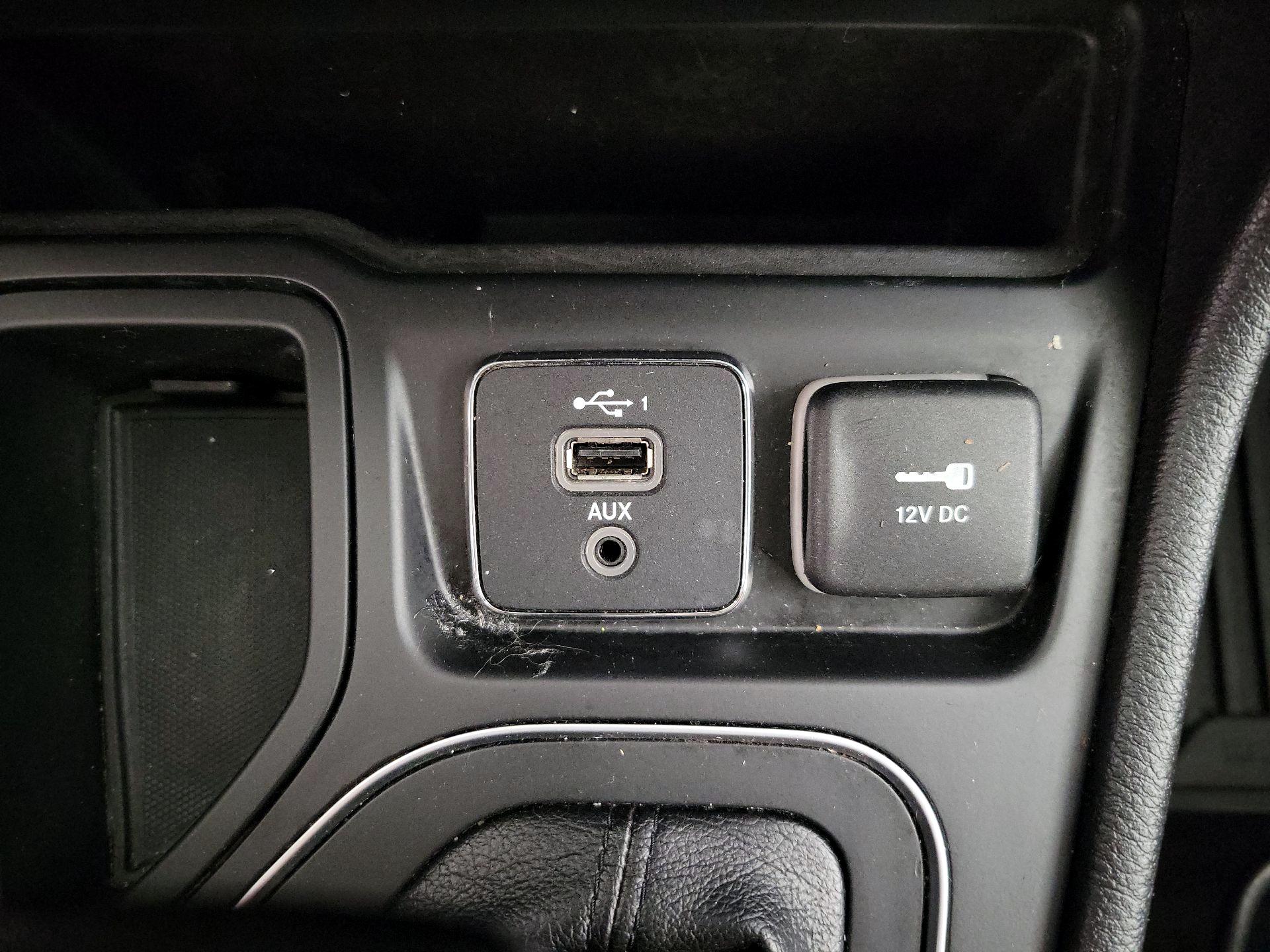 Thumbnail: 2021 Jeep Cherokee - 18