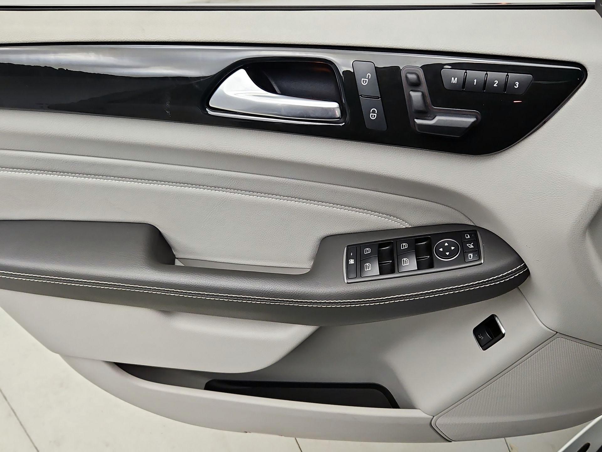 Thumbnail: 2015 Mercedes-Benz M-Class - 12