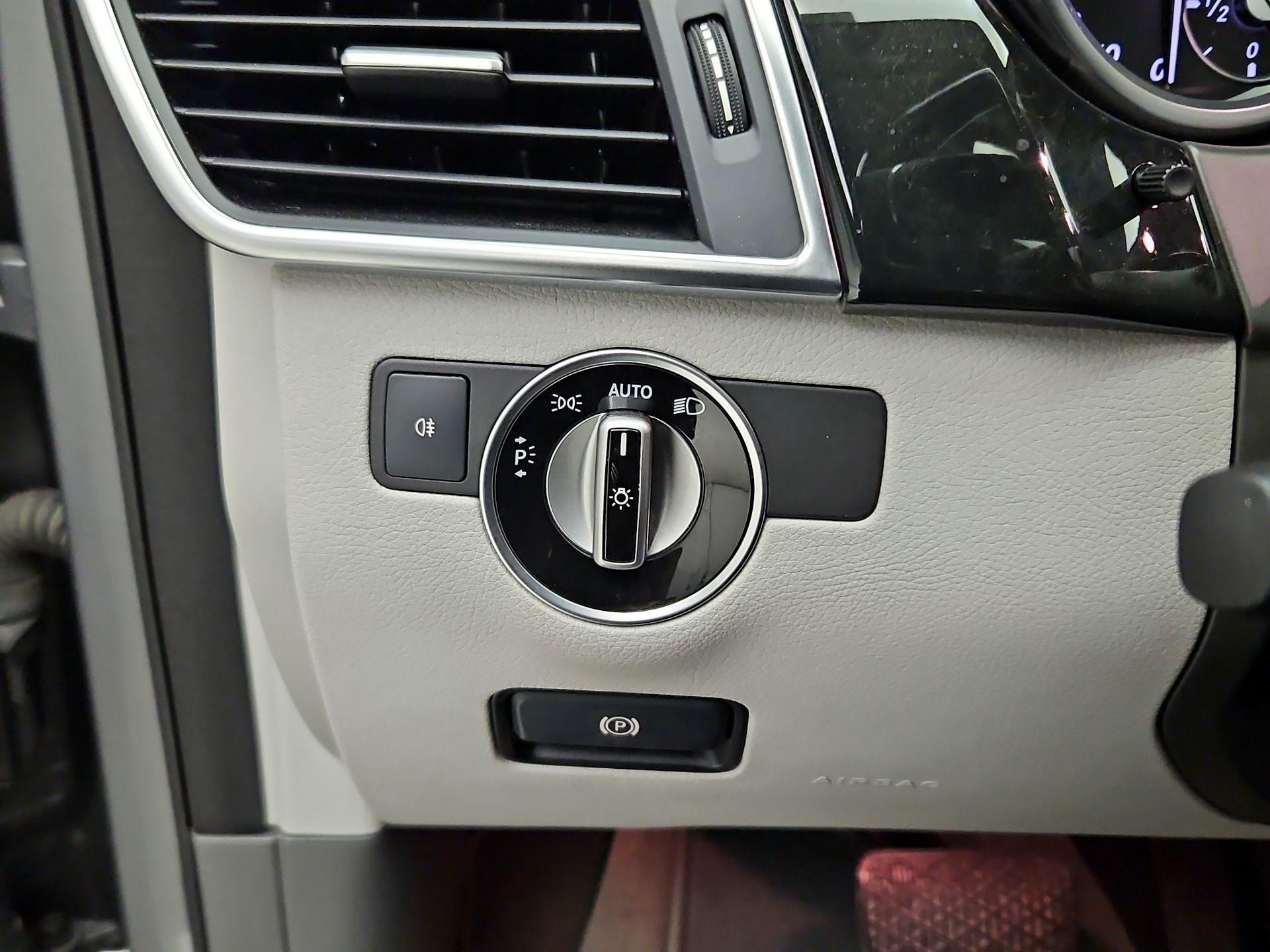 Thumbnail: 2015 Mercedes-Benz M-Class - 13