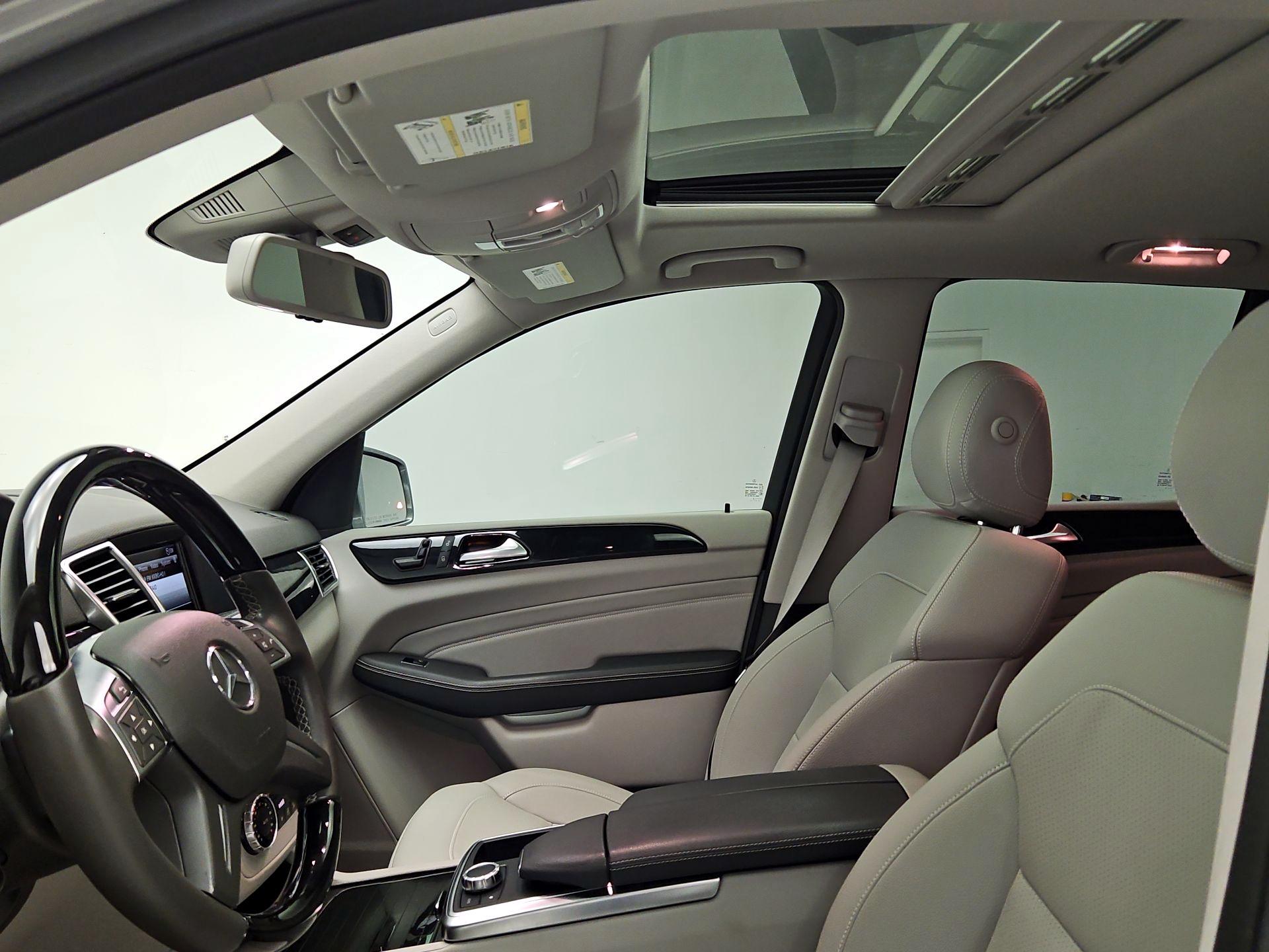 Thumbnail: 2015 Mercedes-Benz M-Class - 20