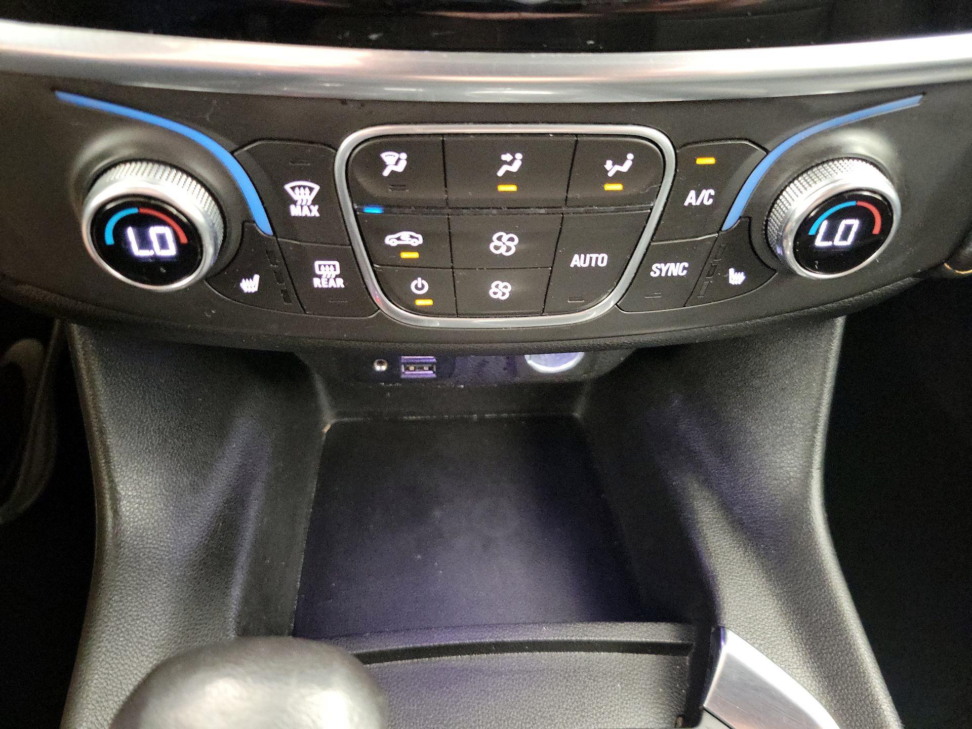 Thumbnail: 2021 Chevrolet Traverse - 16
